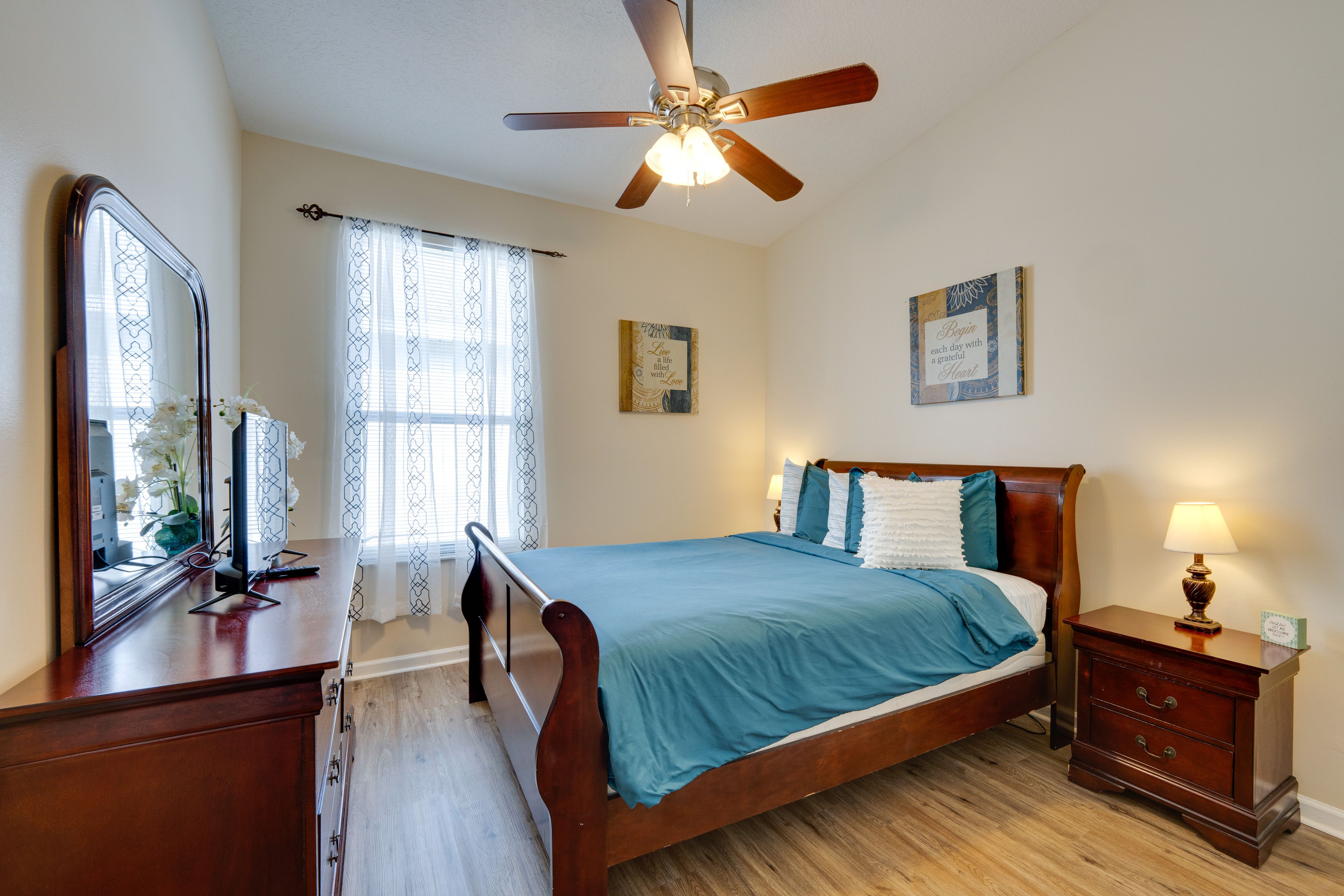 Bedroom 2 | Queen Bed