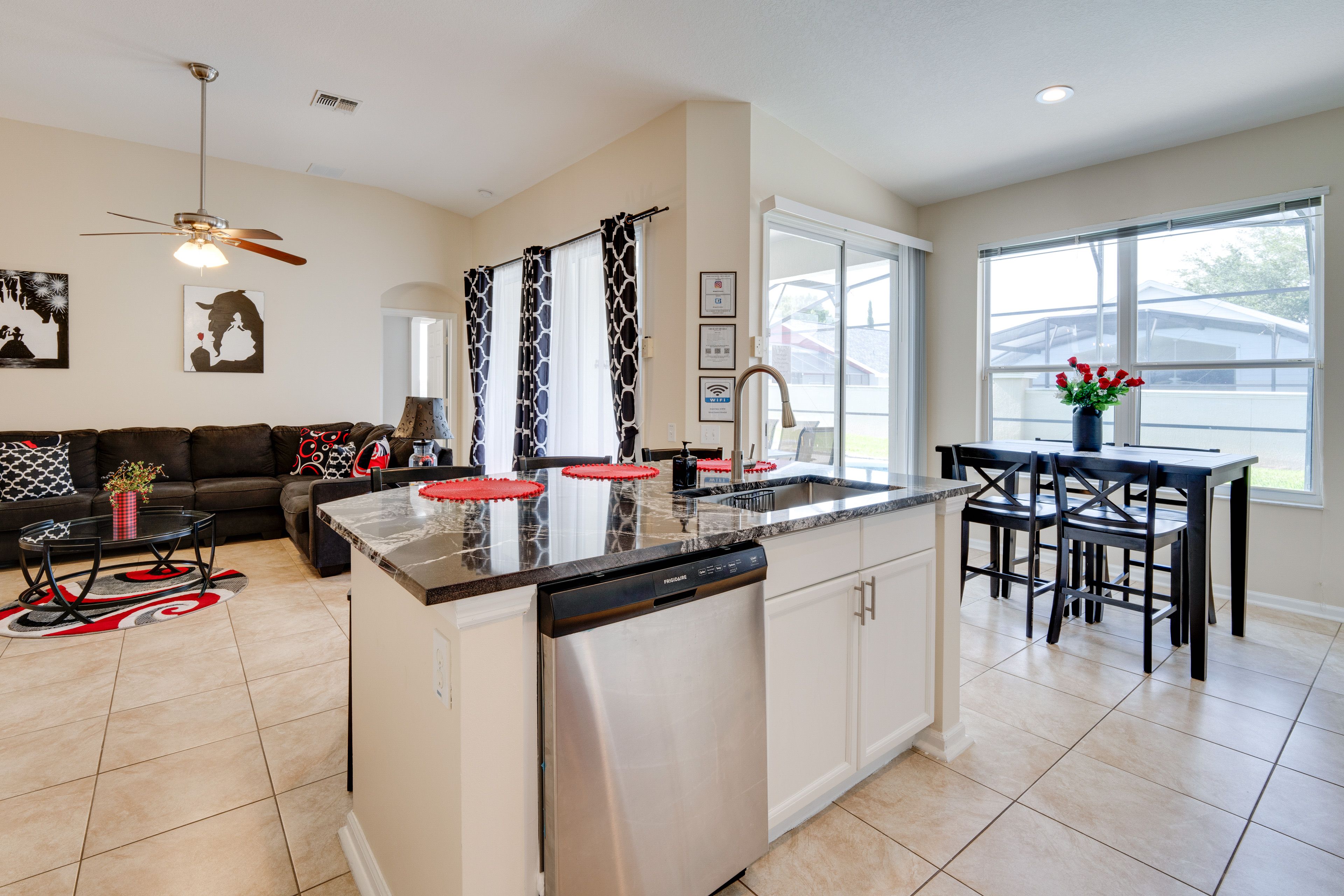 Eat-In Kitchen