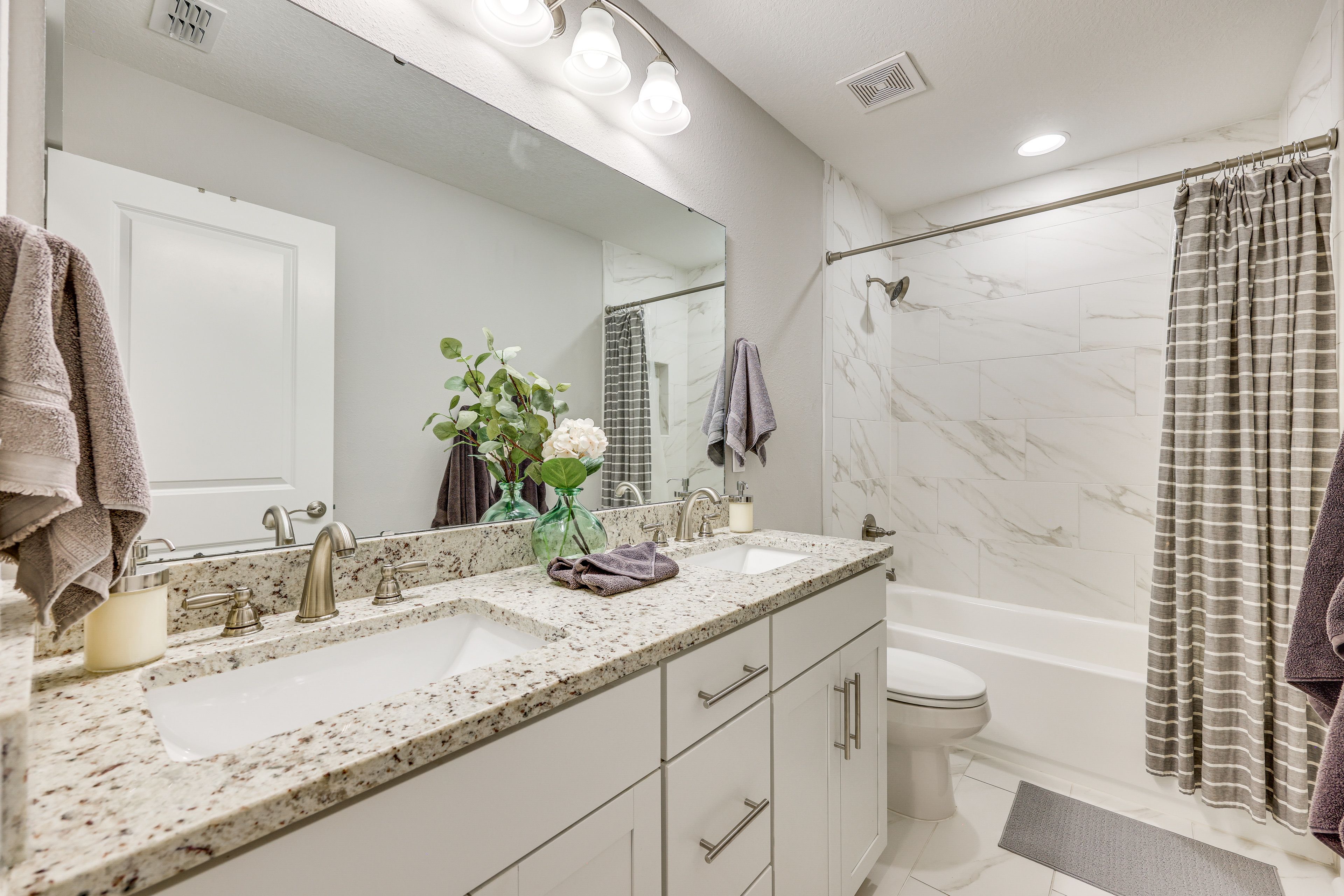 Full Bathroom | 2nd Floor