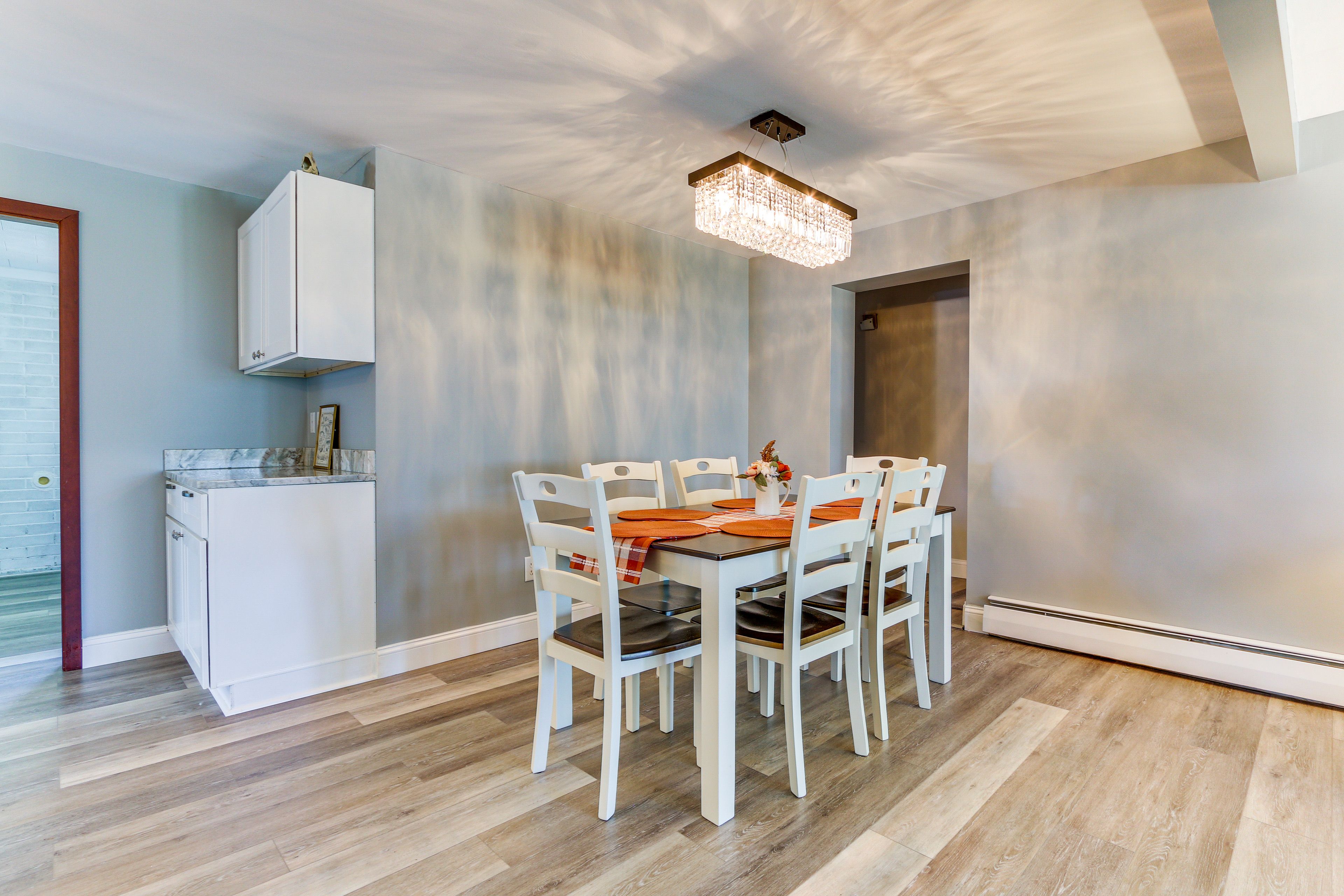 Dining Area | Dishware Provided