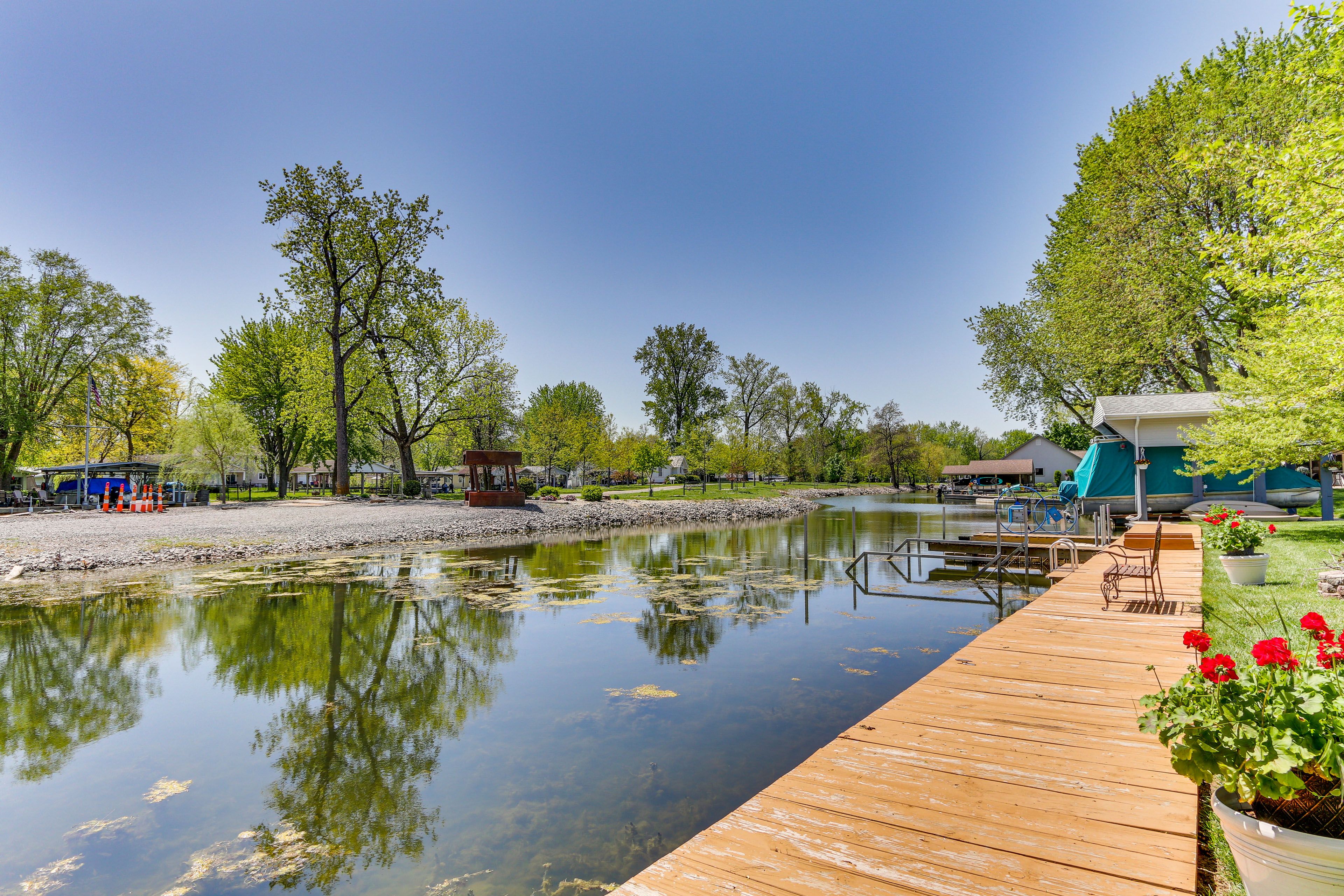 Lake Access | Lakefront Seating | Boardwalk Not Available
