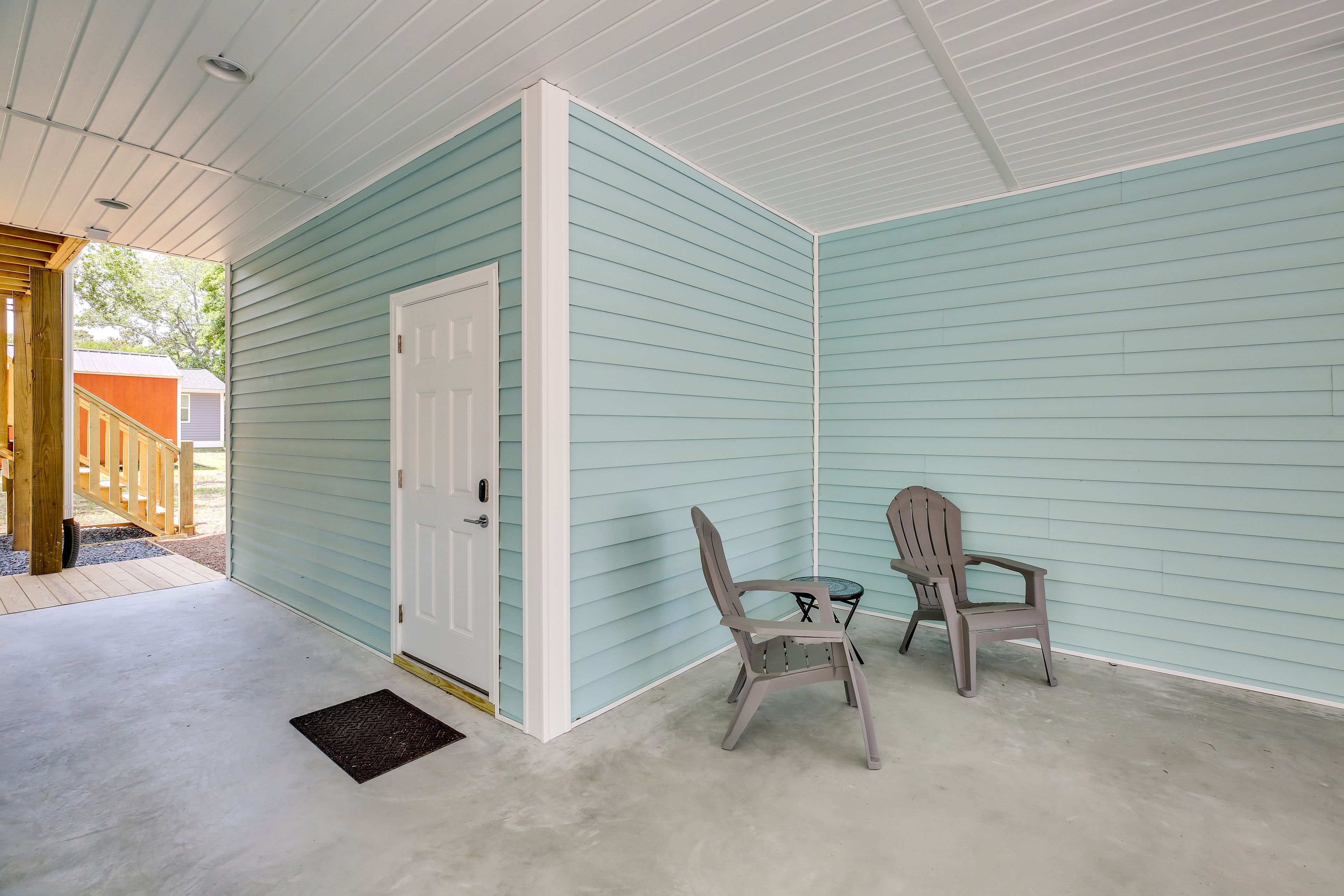 Entryway | Seating Area