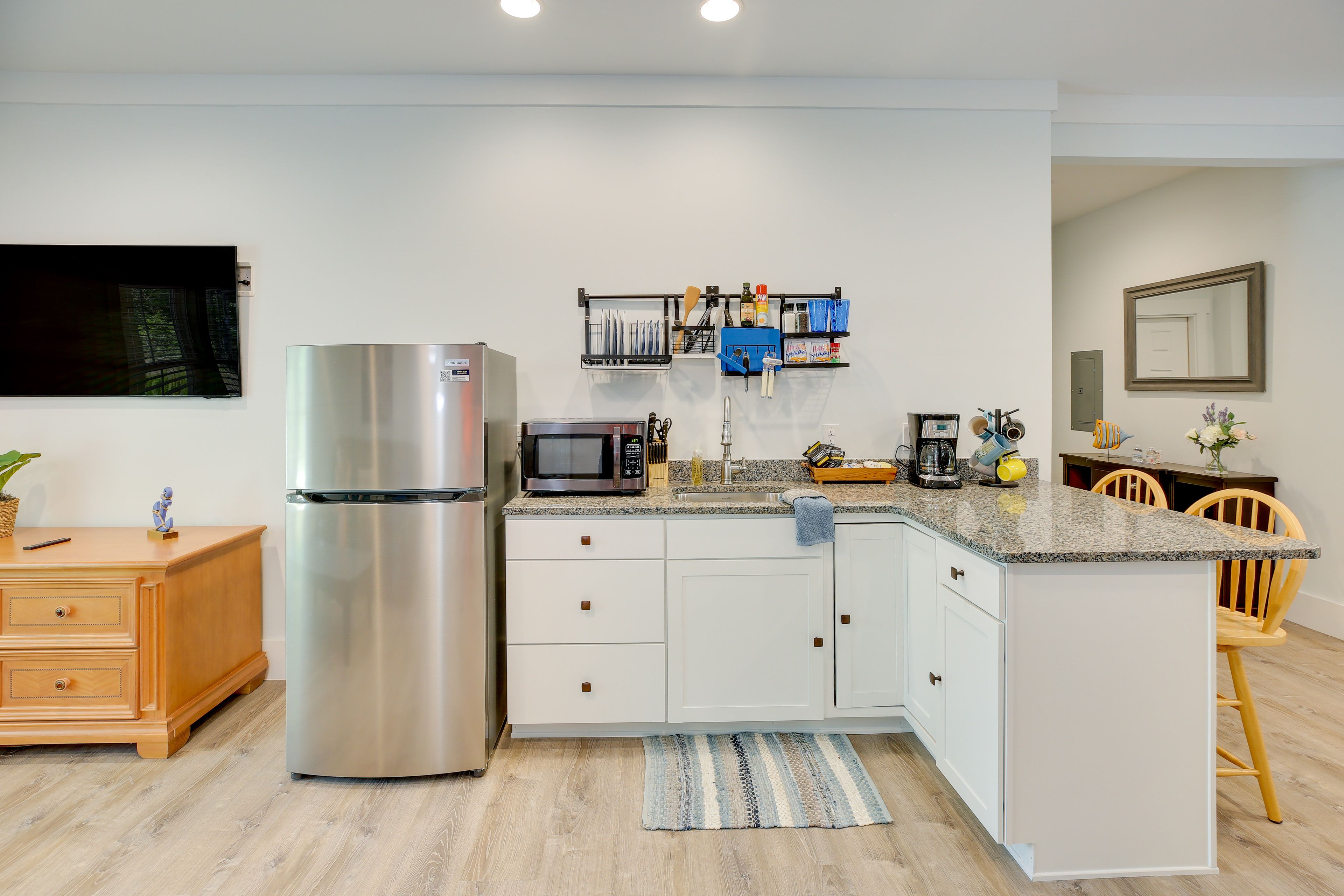 Kitchenette | Free WiFi