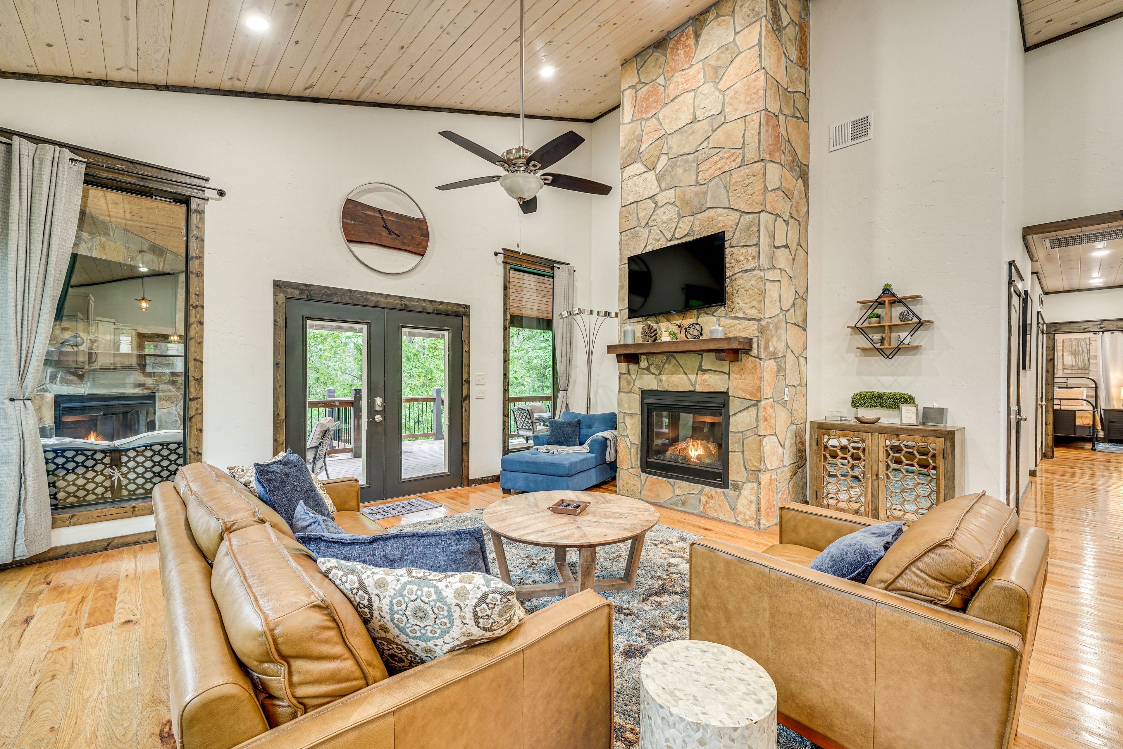 Broken Bow Vacation Rental | 3BR | 3BA | 1,529 Sq Ft | Stairs Required