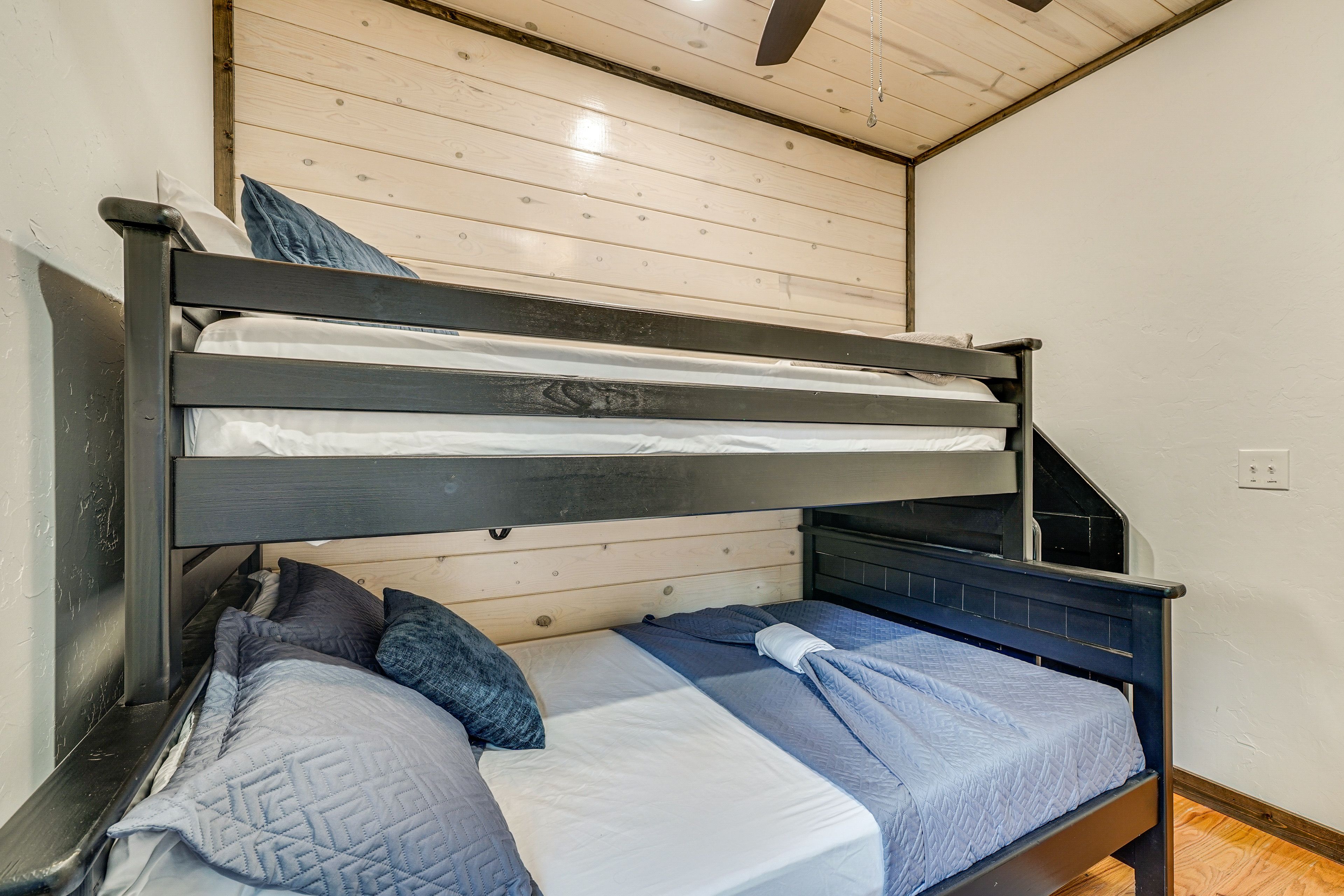 Bedroom 3 | Bunk Bed (Twin/Full) | Smart TV