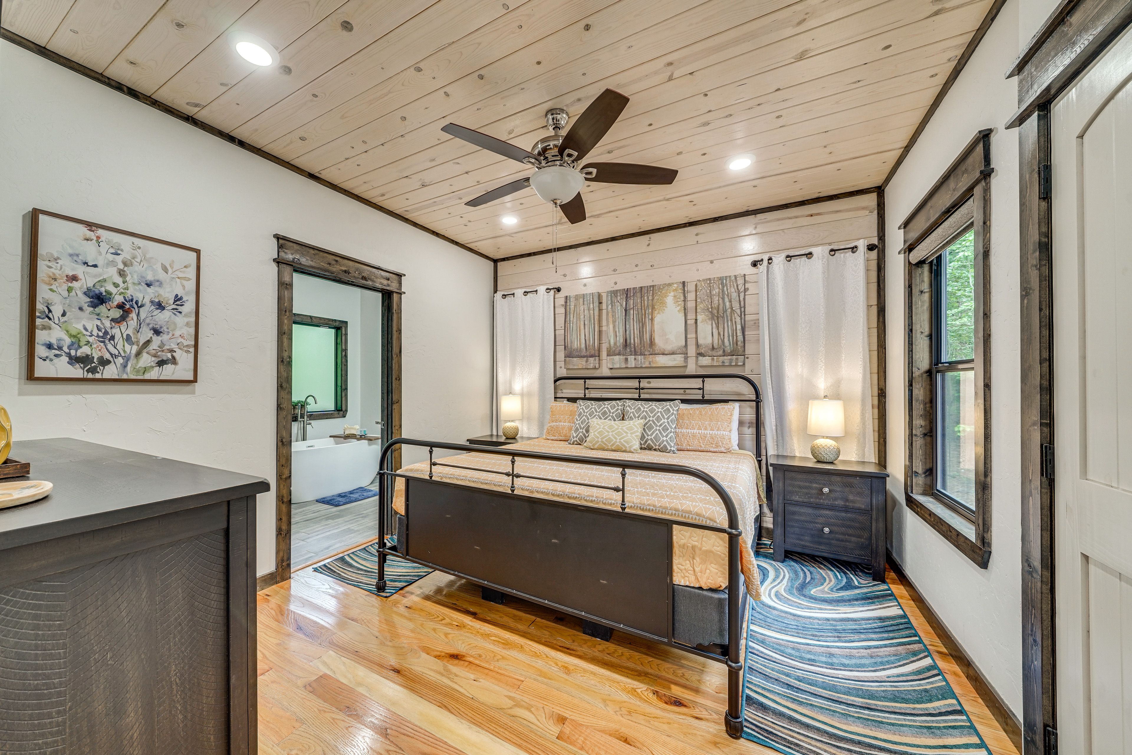Bedroom 1 | King Bed | Smart TV | Linens Provided