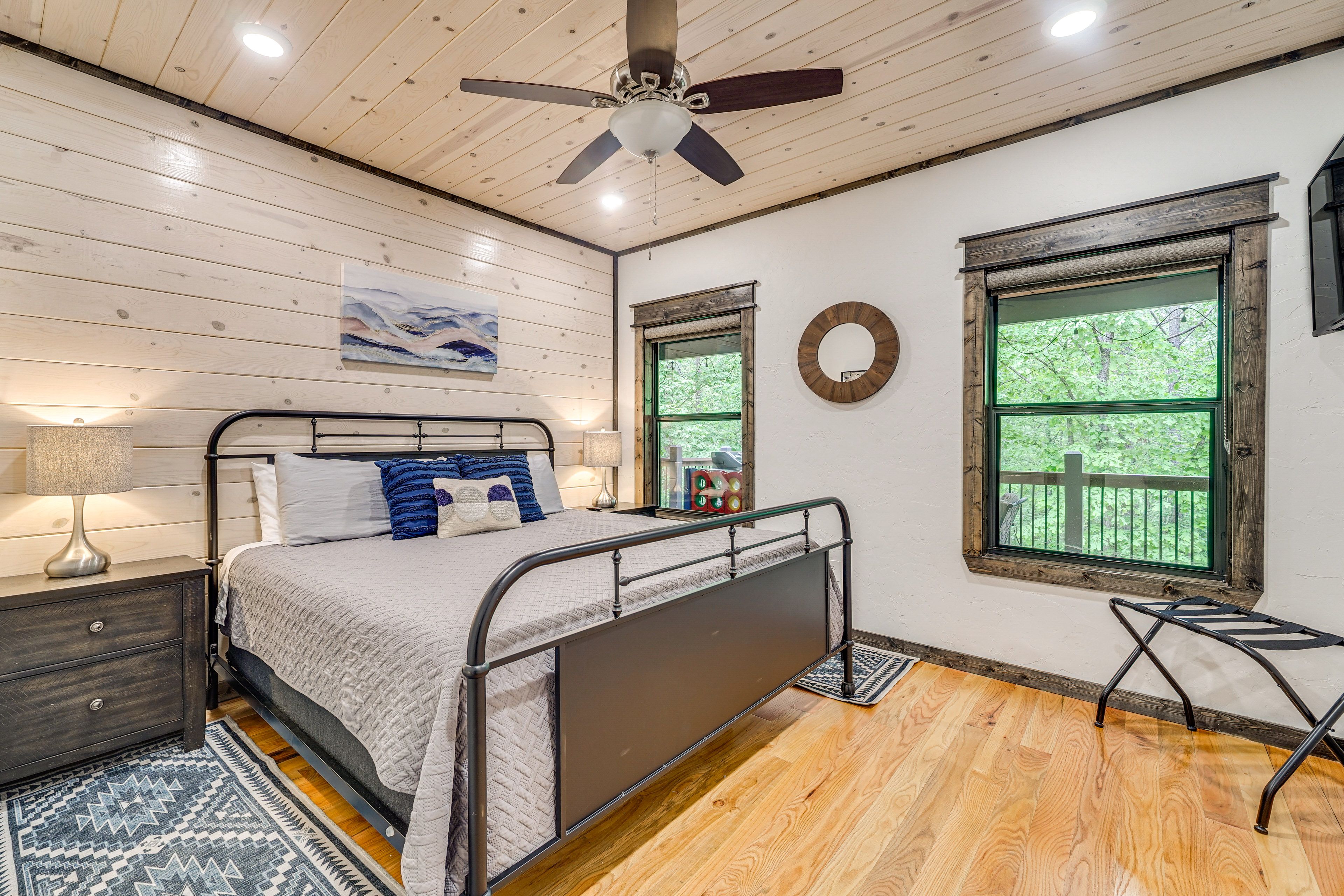 Bedroom 2 | King Bed | Smart TV