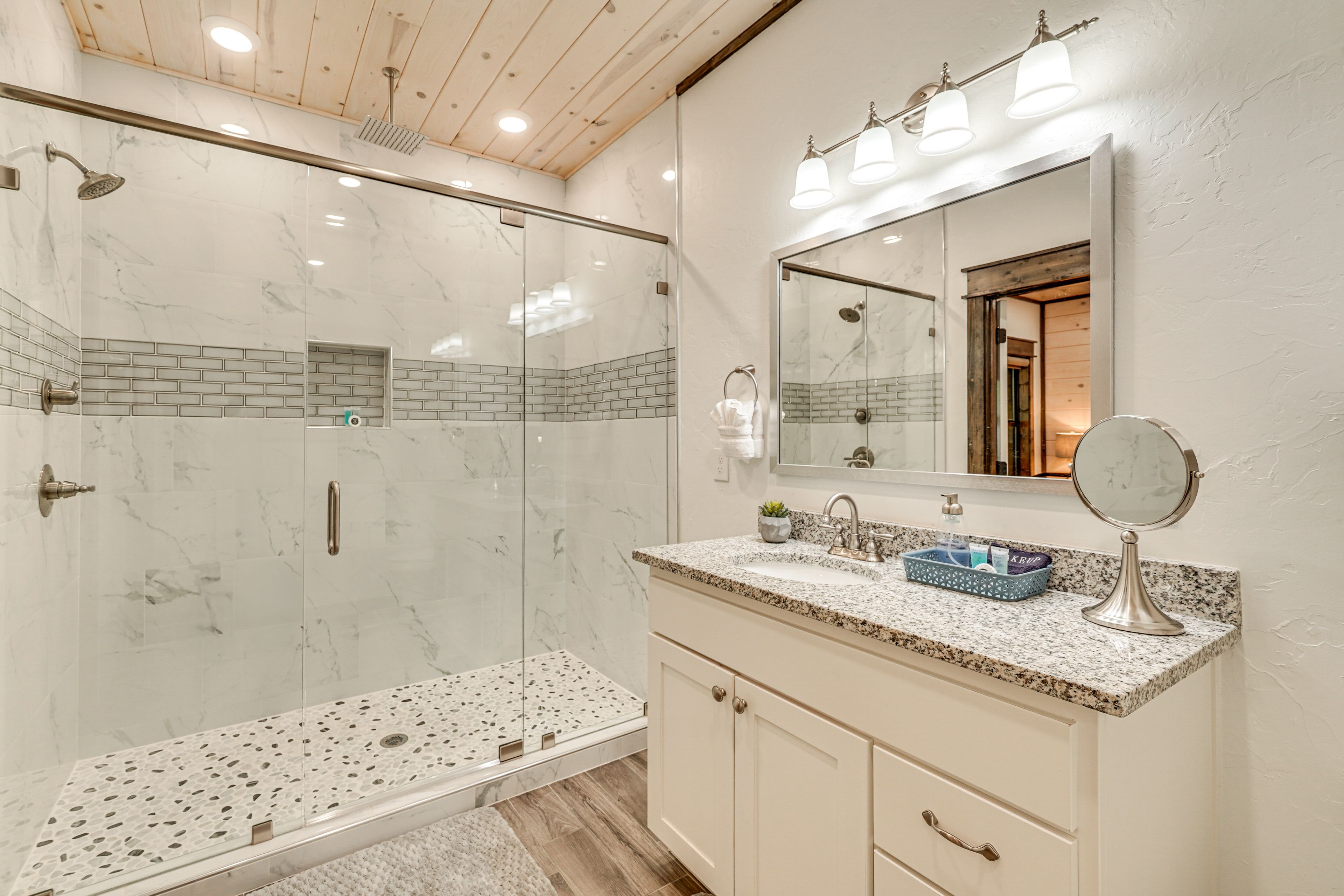 En-Suite Bathroom | Complimentary Toiletries | Hair Dryer