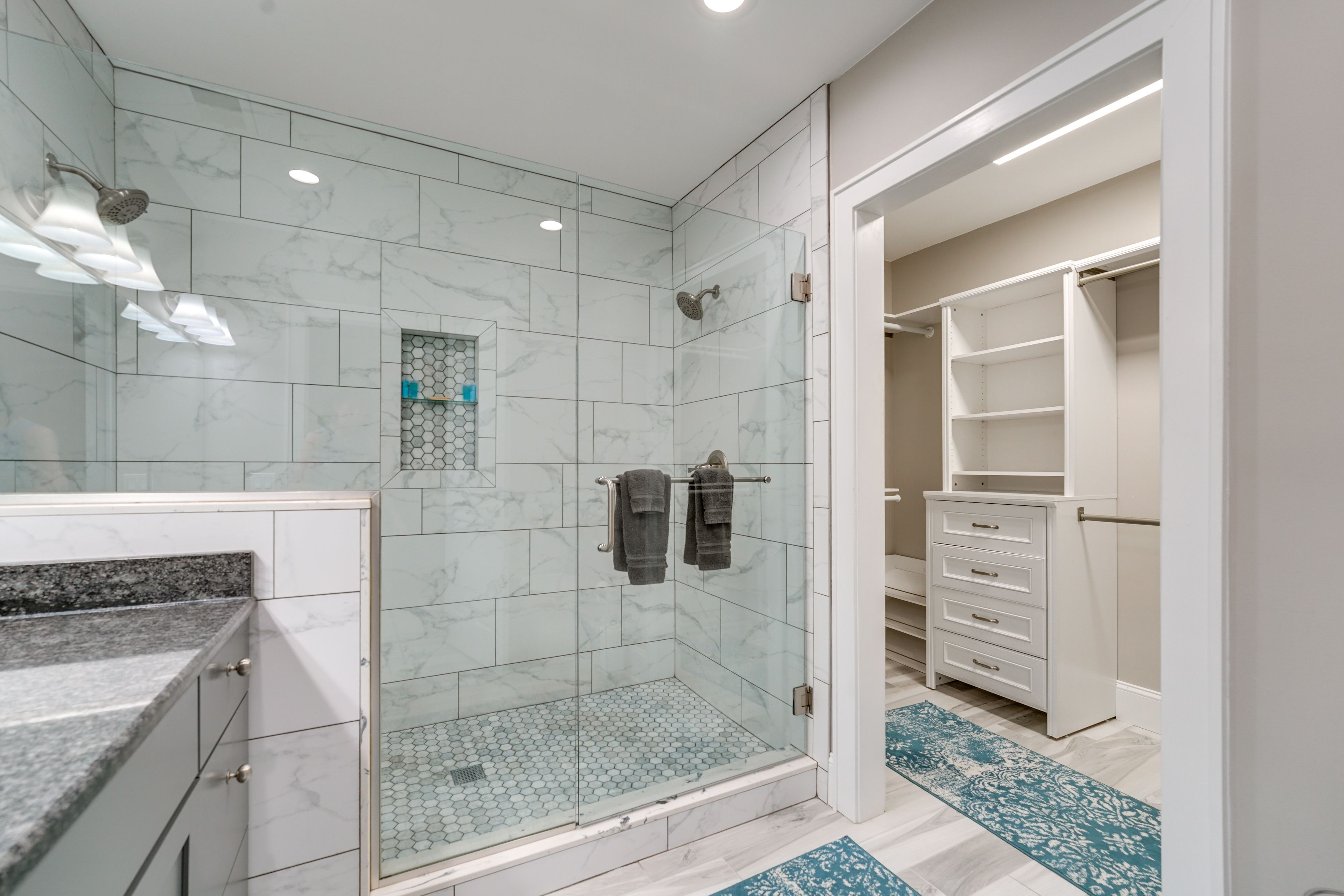 Full Bathroom | 2nd Floor | Walk-In Shower | Towels Provided