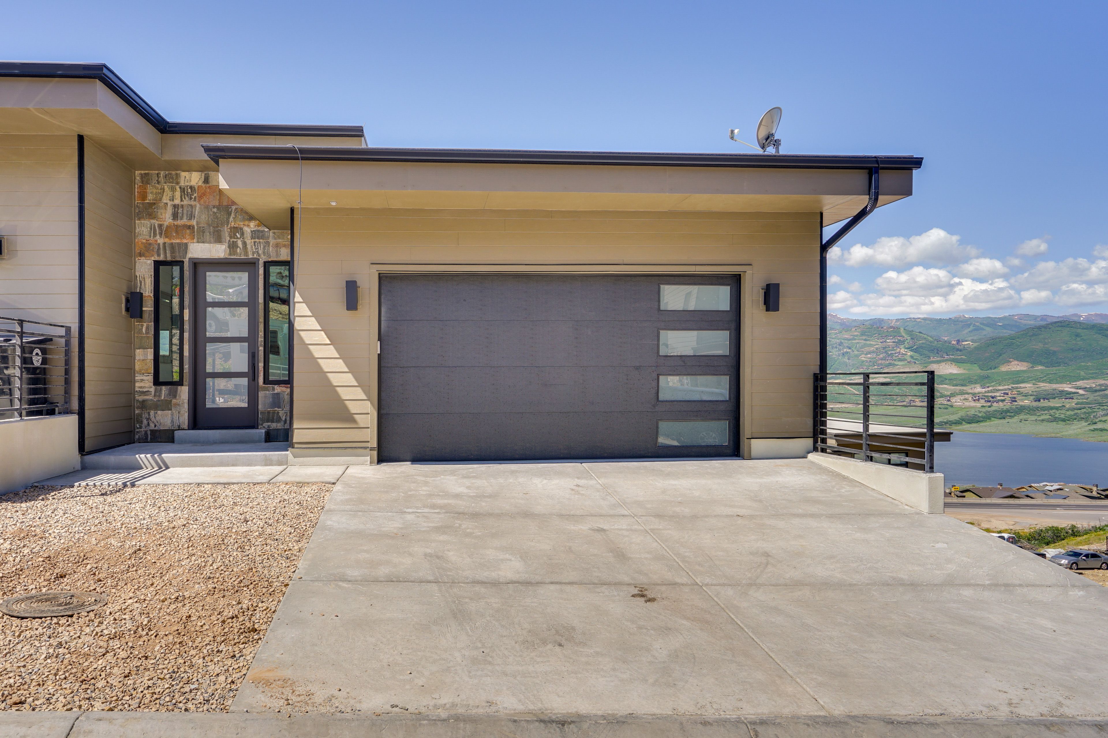 Exterior | Garage (1 Vehicle) | Driveway (2 Vehicles)