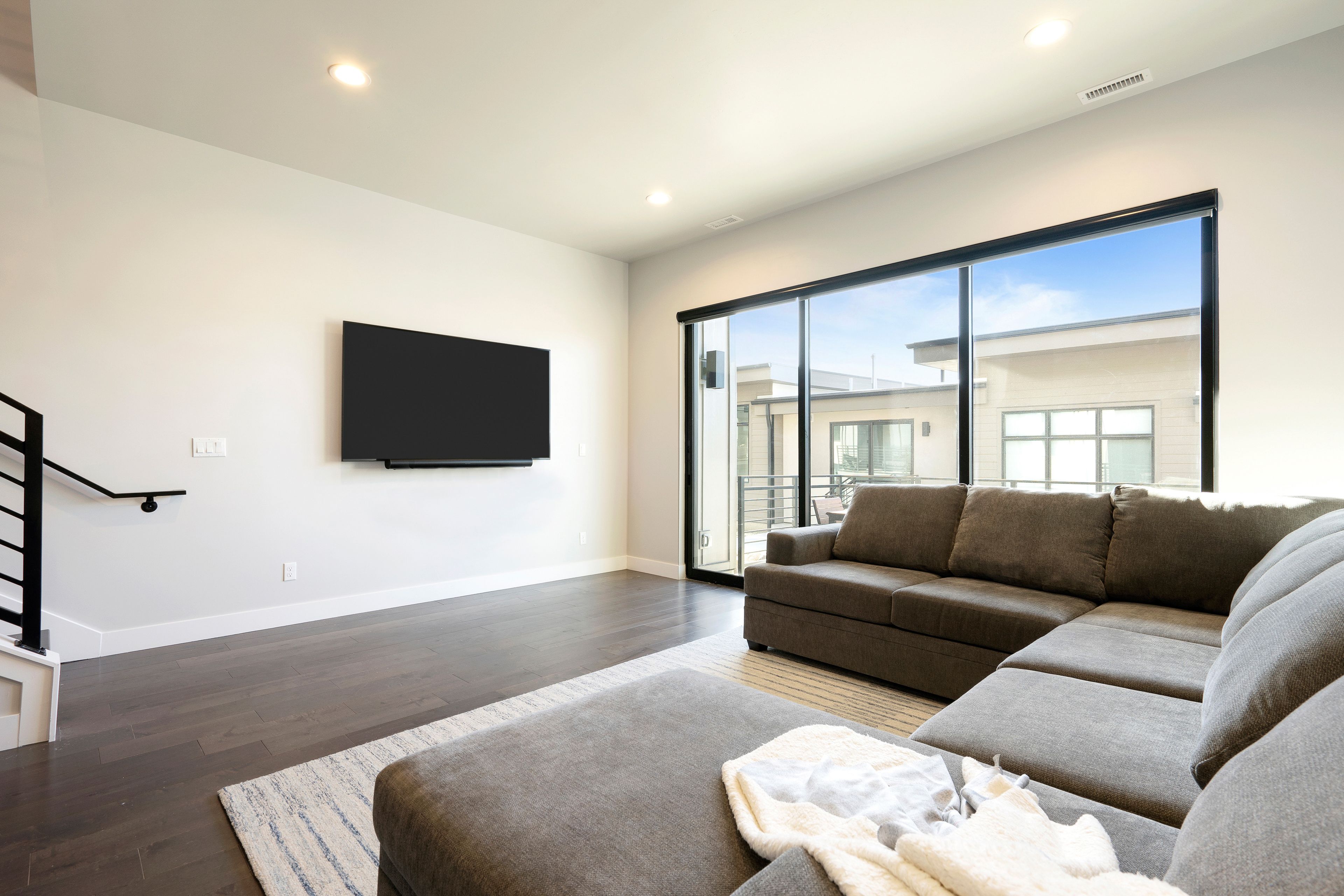 Lower Living Room | Free WiFi | Central A/C | Smart TV | Sleeper Sofa