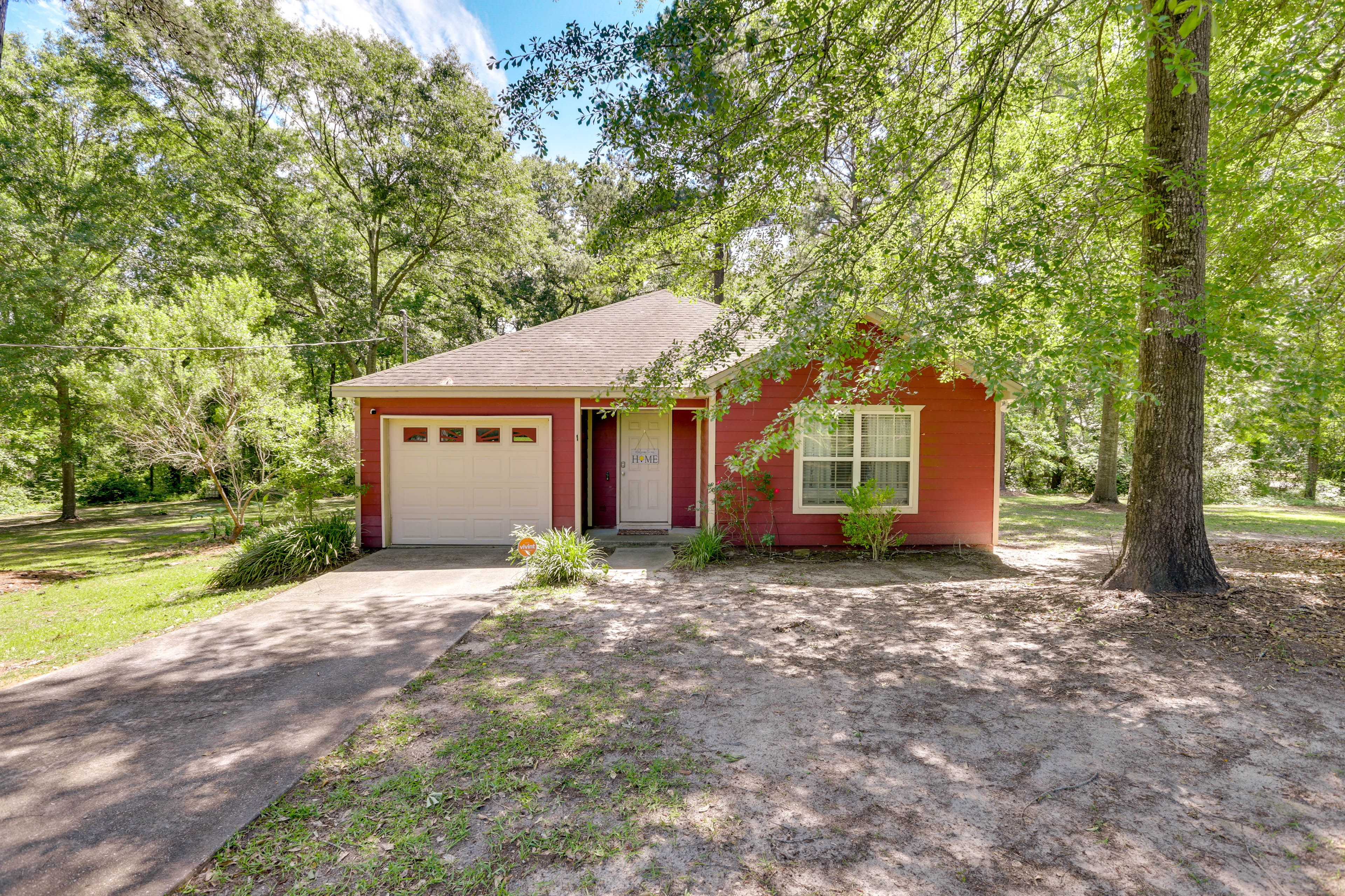 Driveway (2 Vehicles) | RV/Trailer/Boat Parking Allowed On-Site
