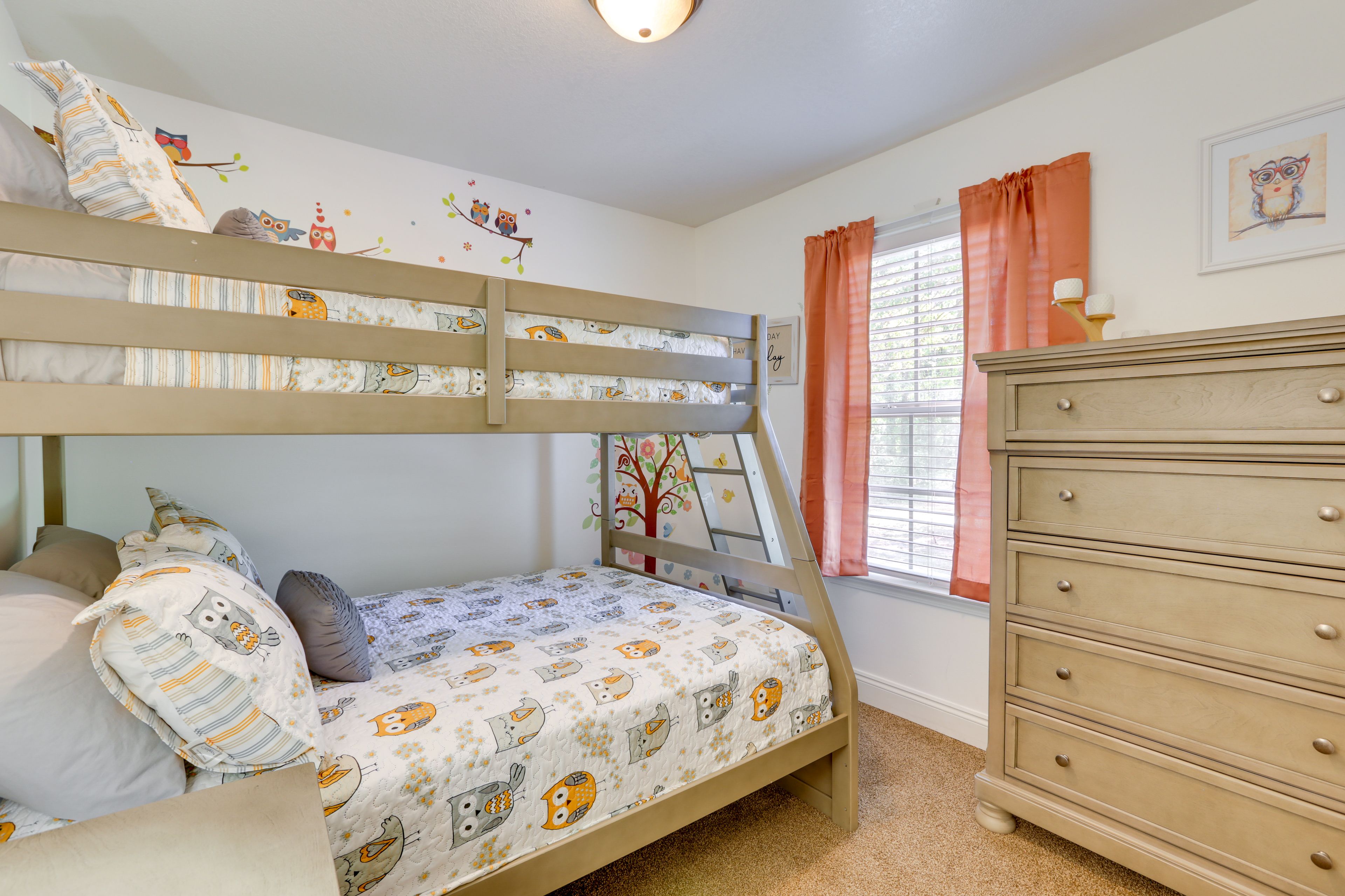 Bedroom 2 | Twin/Full Bunk Bed