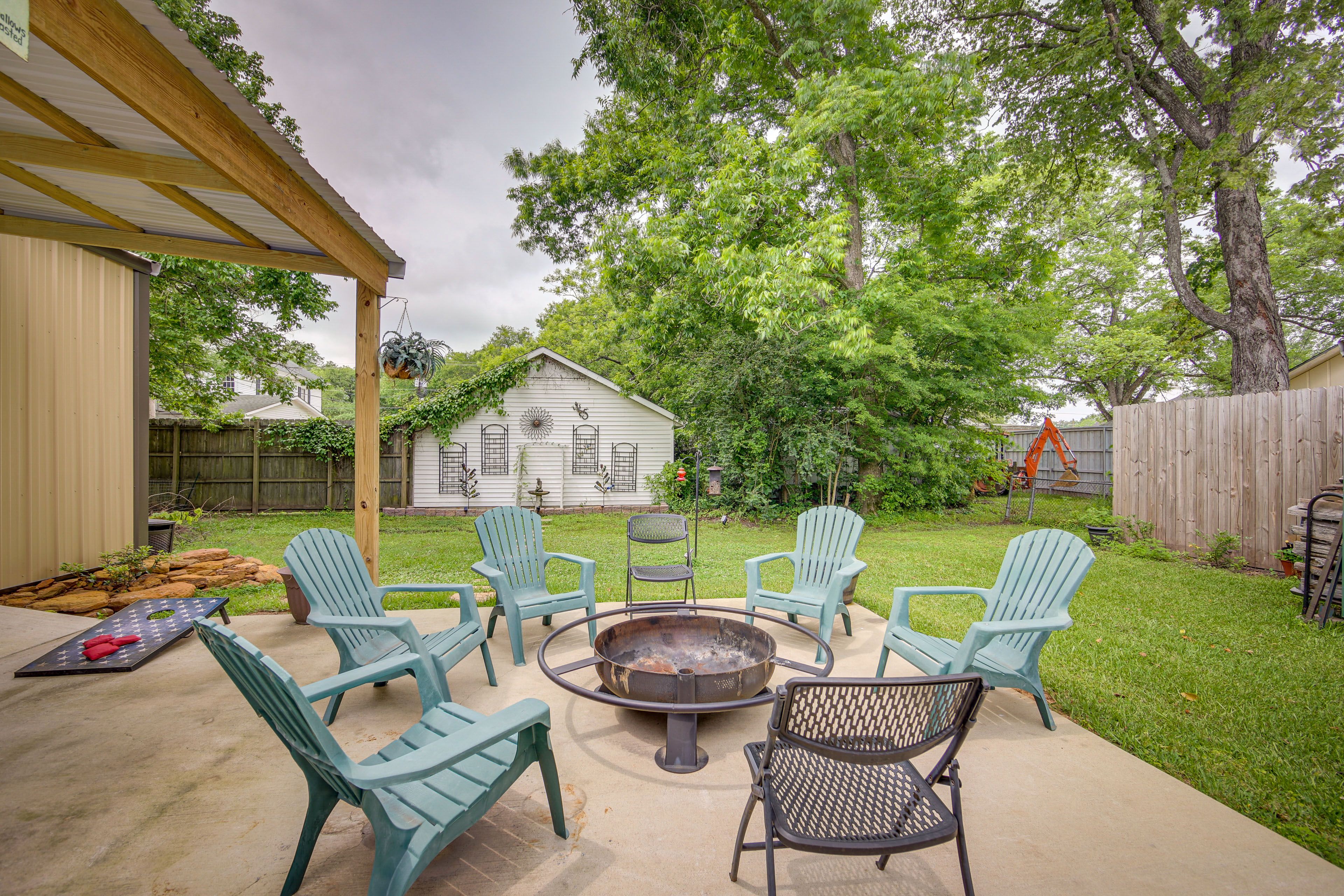 Patio | Fire Pit | Gas Grill | Cornhole