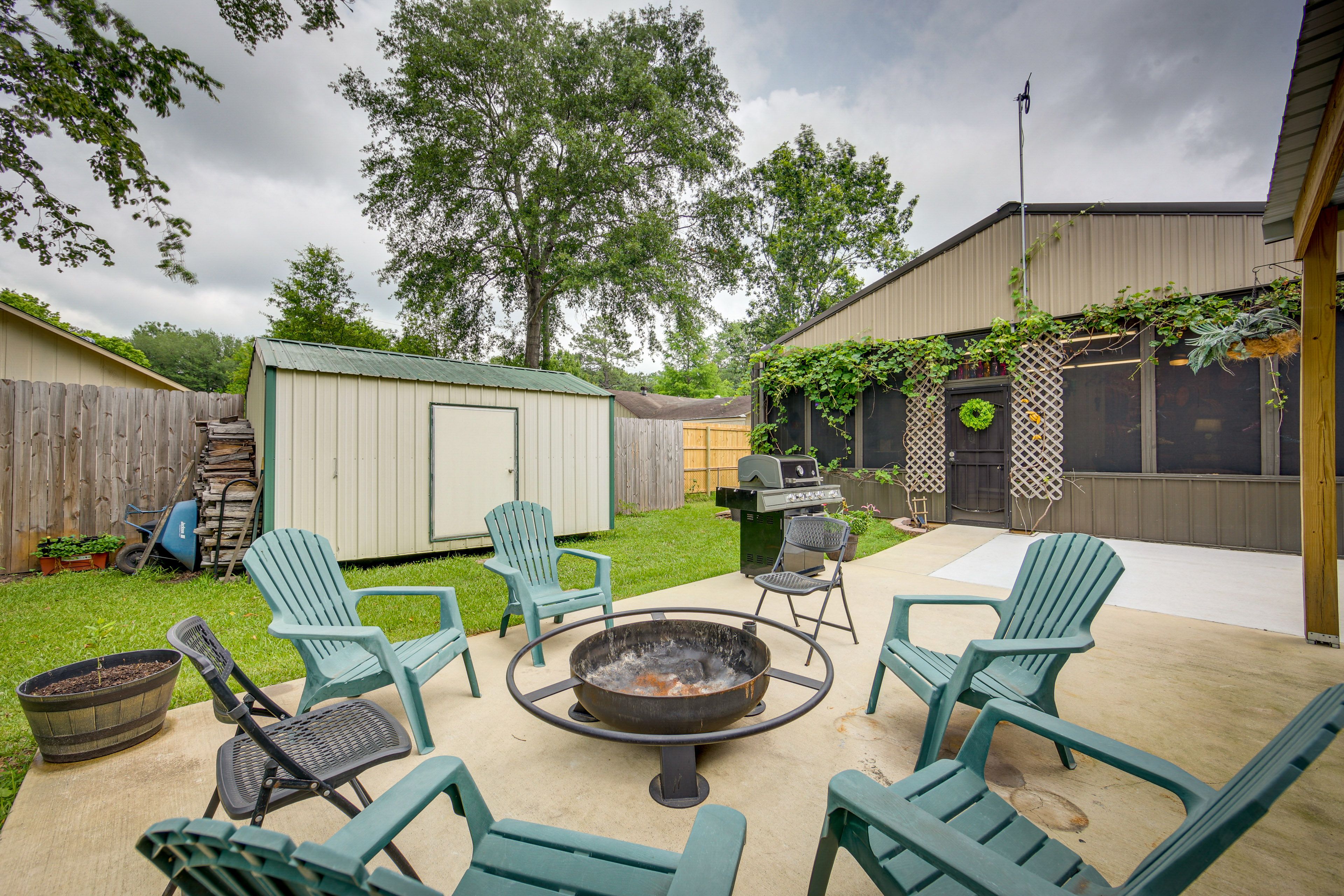 Backyard | Fire Pit | Seating | Gas Grill