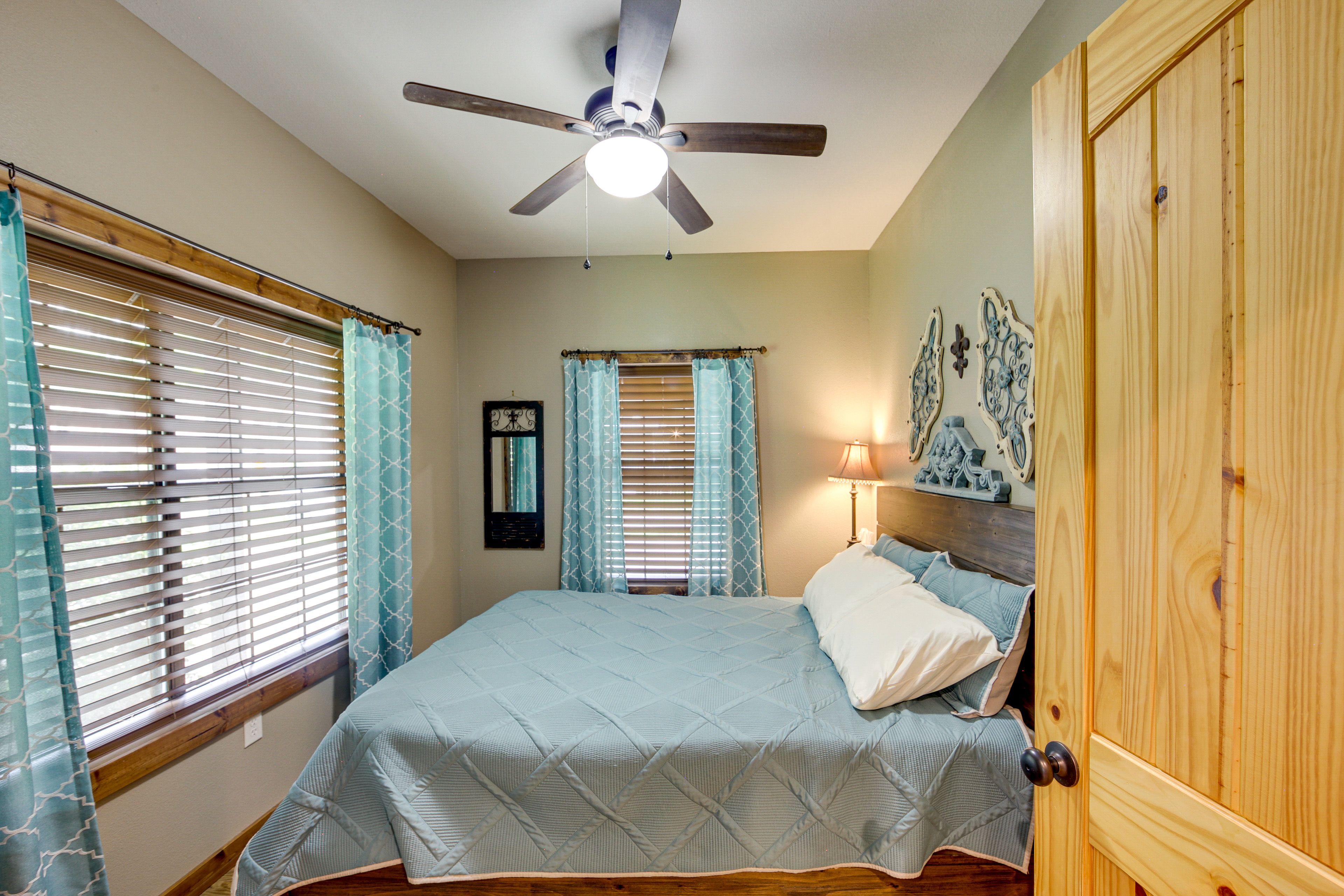 Bedroom 2 | Queen Bed | Smart TV