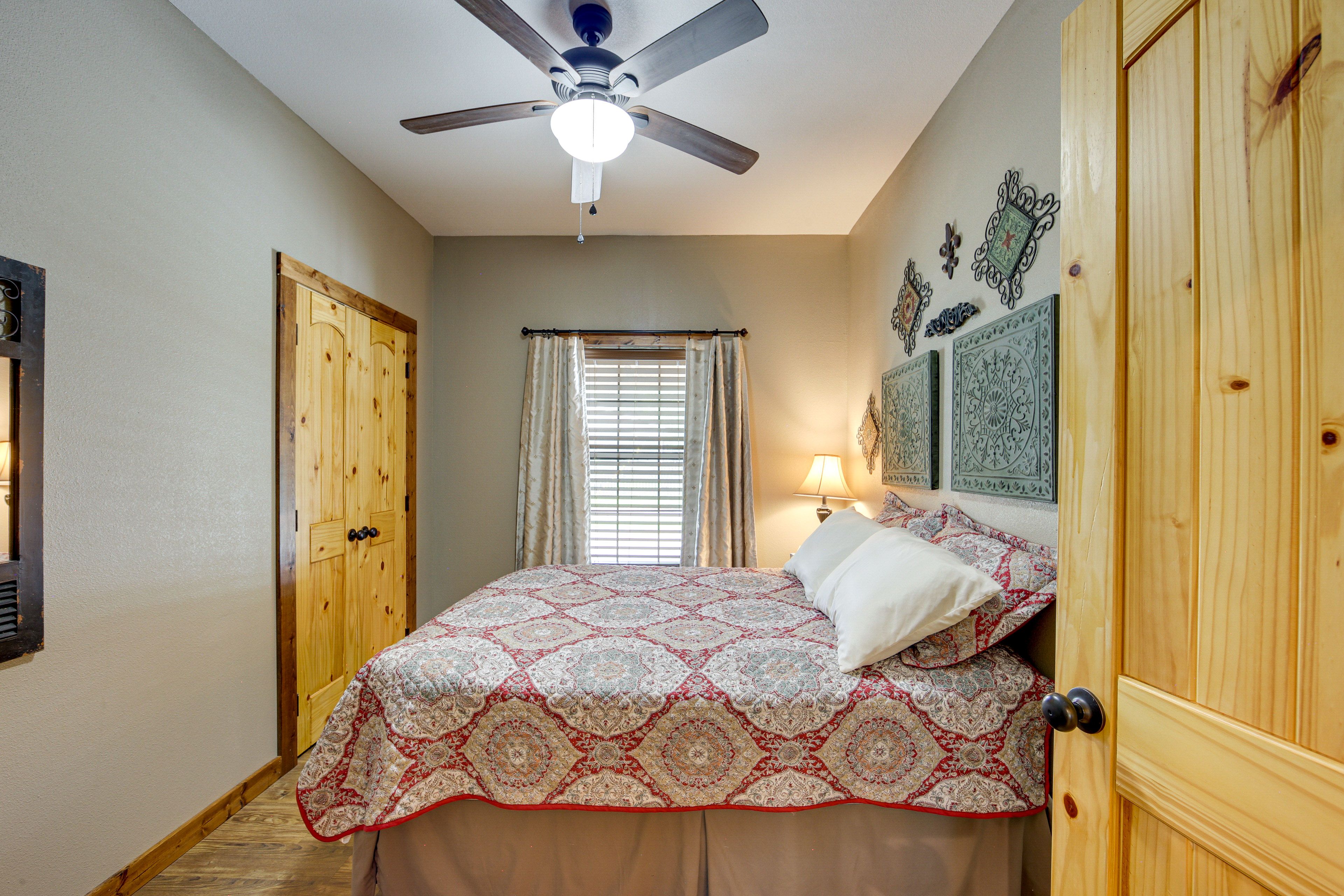 Bedroom 3 | Queen Bed | Smart TV