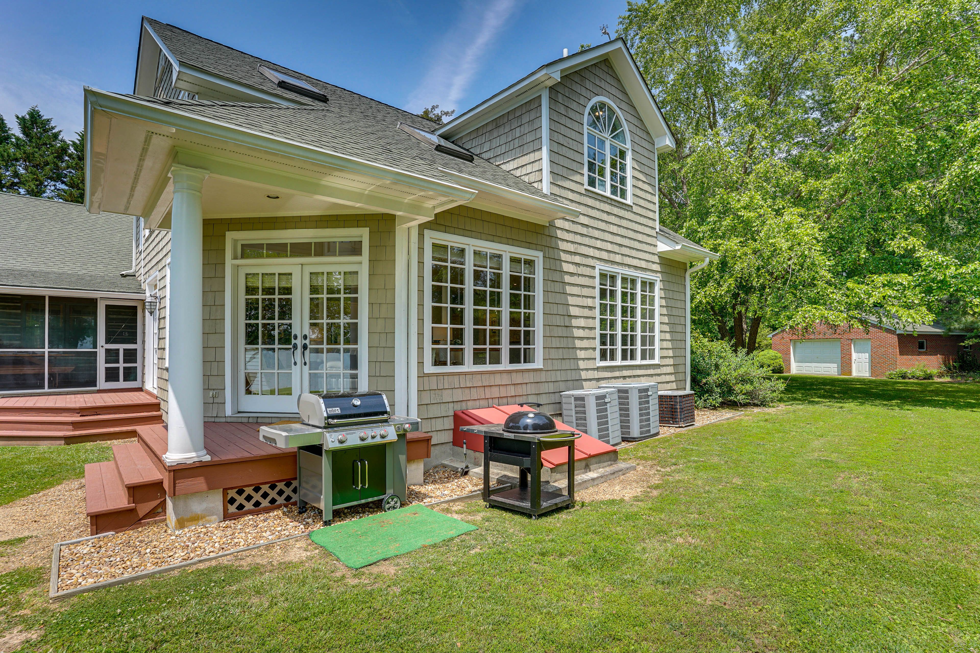 Yard Area | Gas Grill | Charcoal Grill