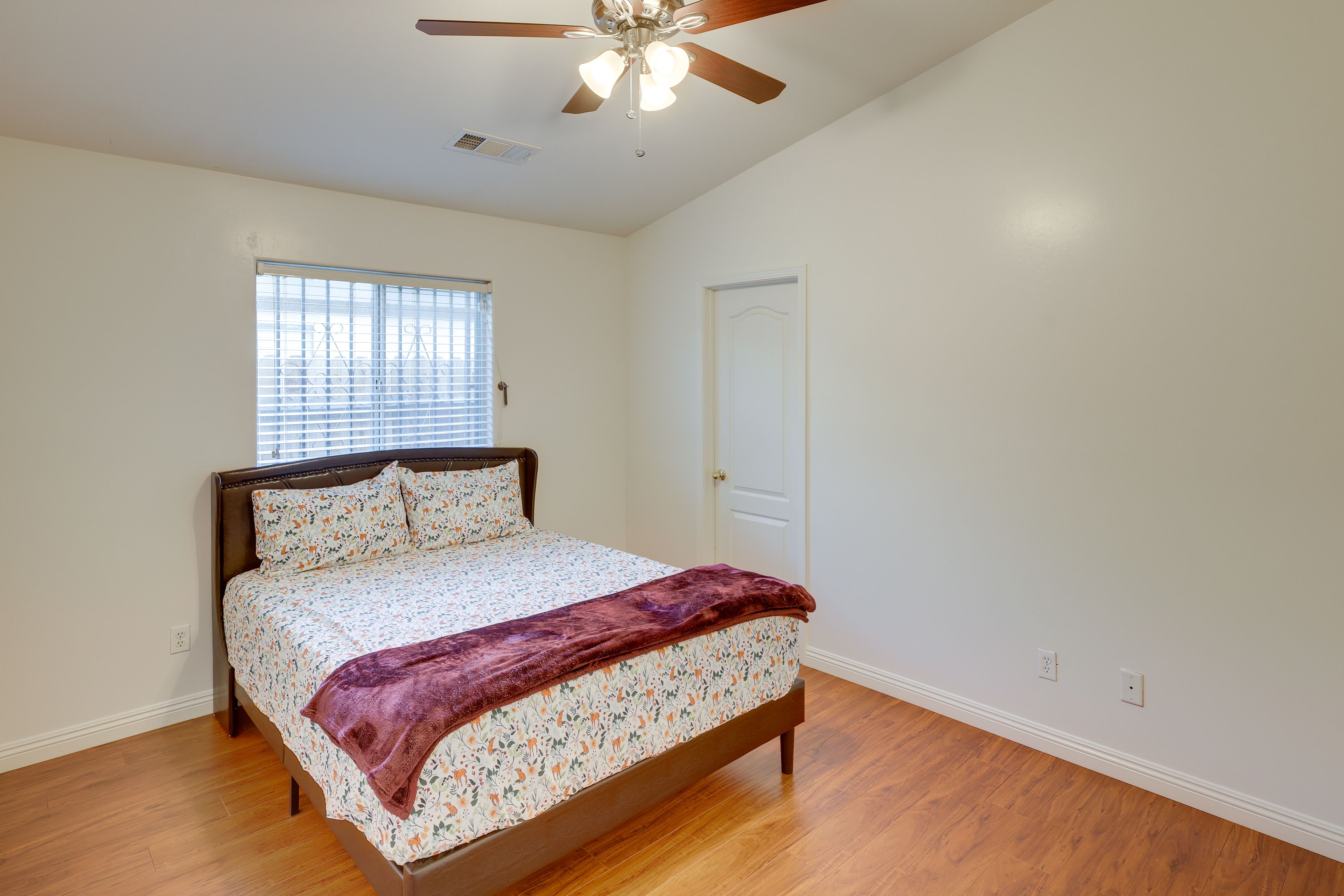 Bedroom 2 | Queen Bed