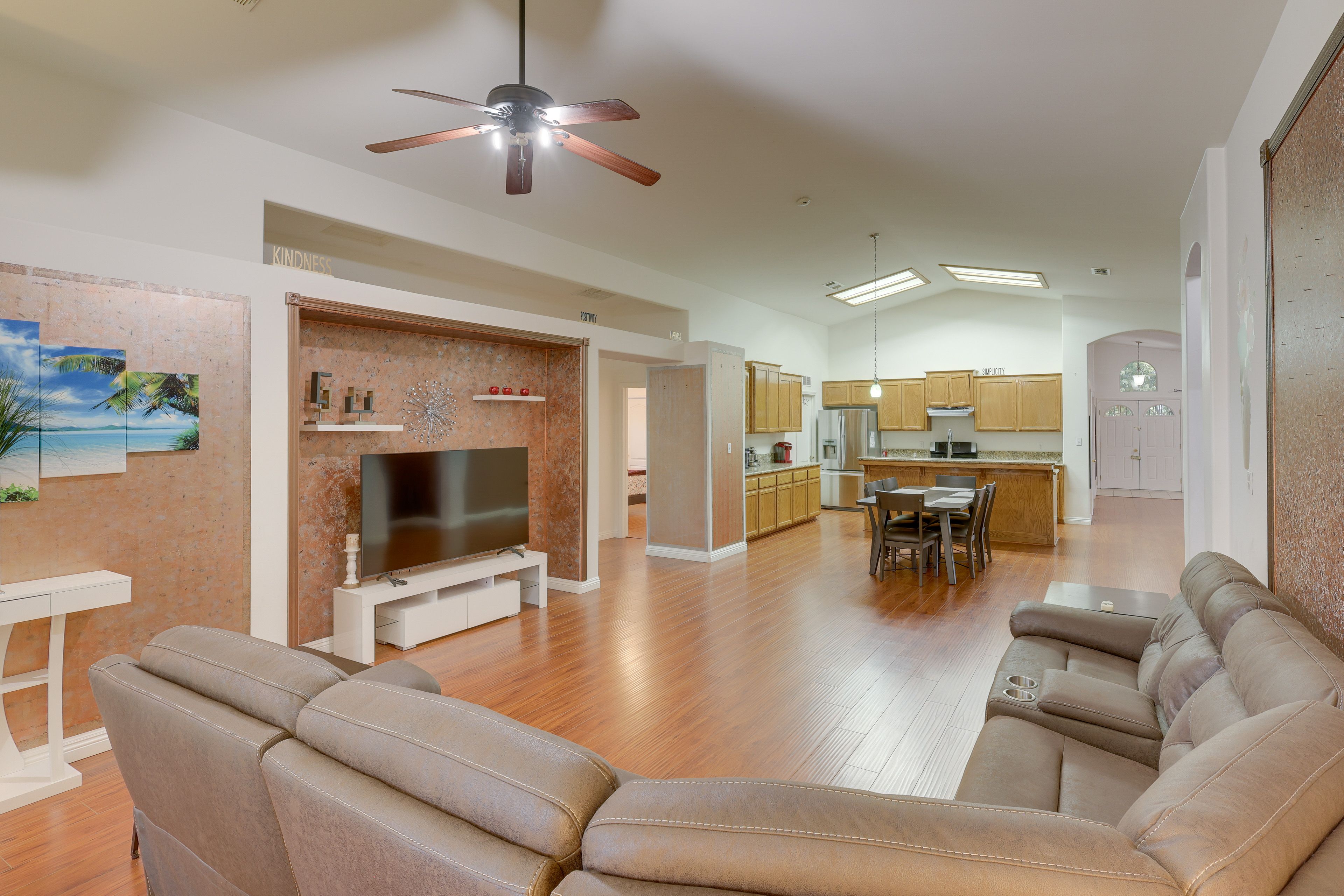 Living Room | Smart TV | Central A/C | Ceiling Fans | Free WiFi