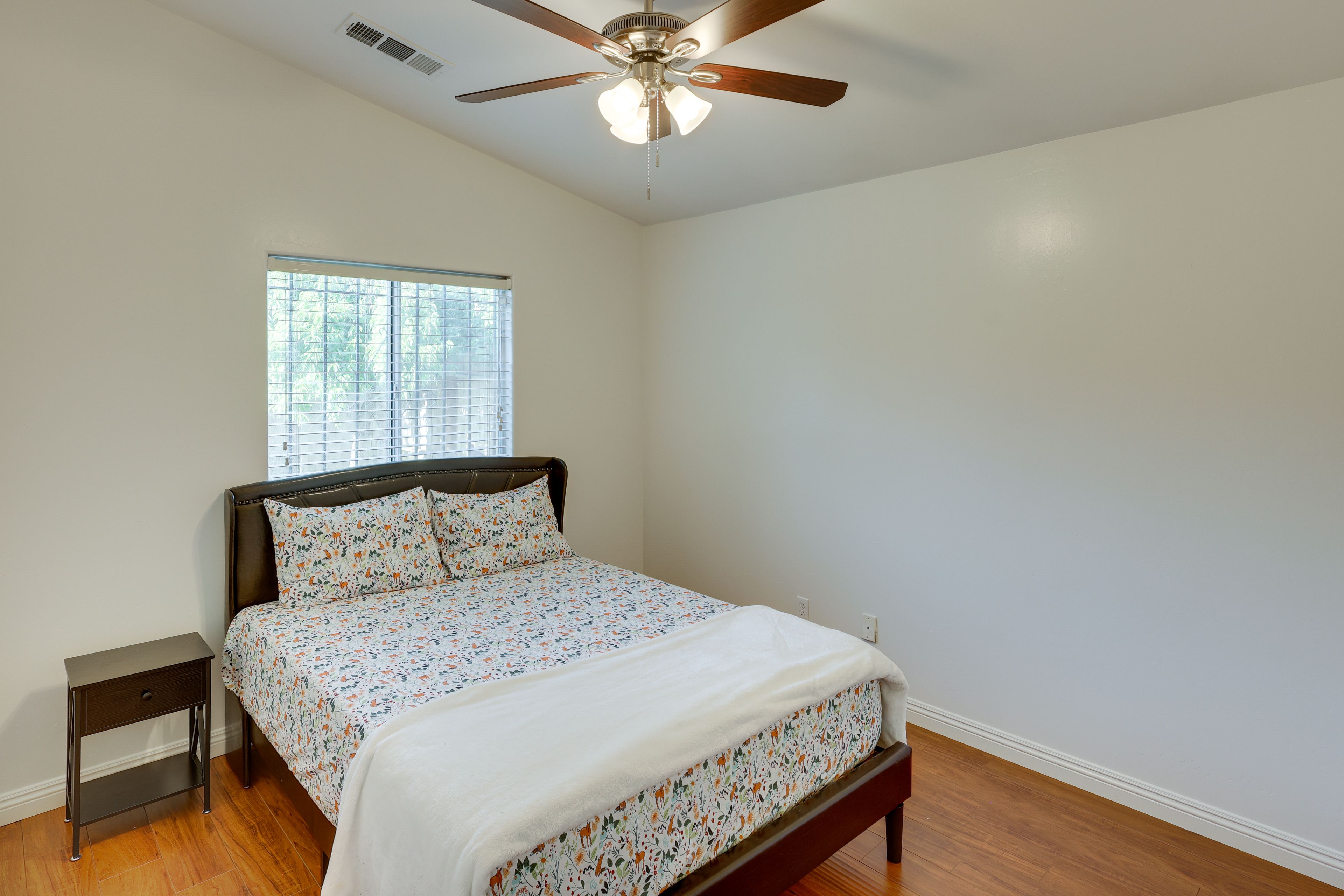 Bedroom 3 | Queen Bed