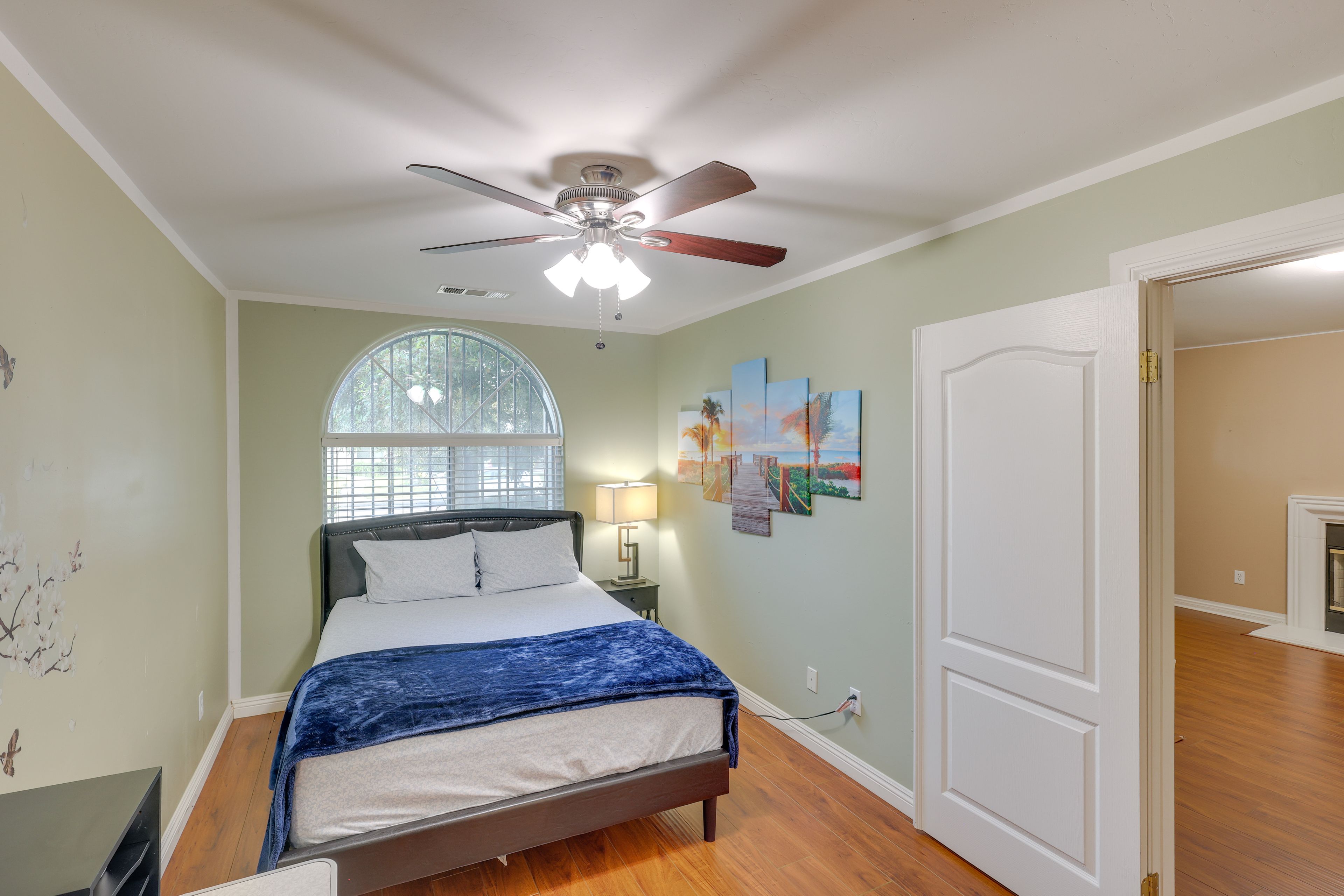 Bedroom 4 | Queen Bed