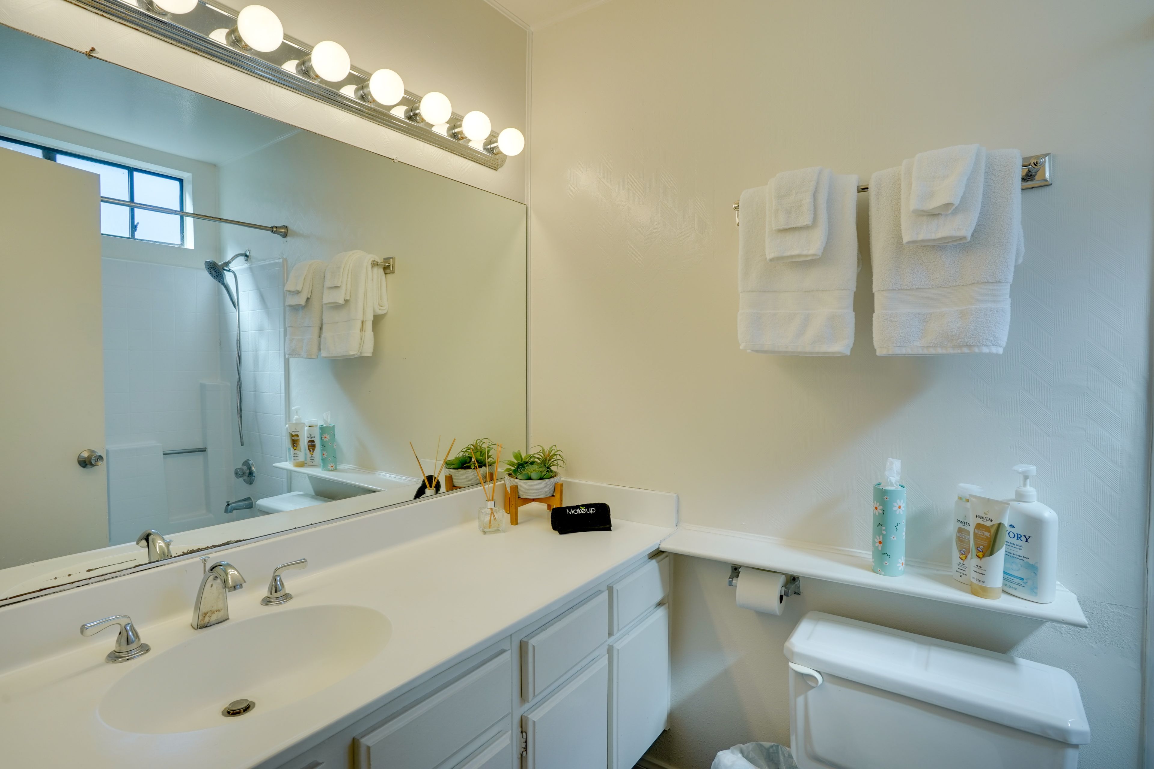 En-Suite Bathroom | Access via Bedroom 1 | Complimentary Toiletries