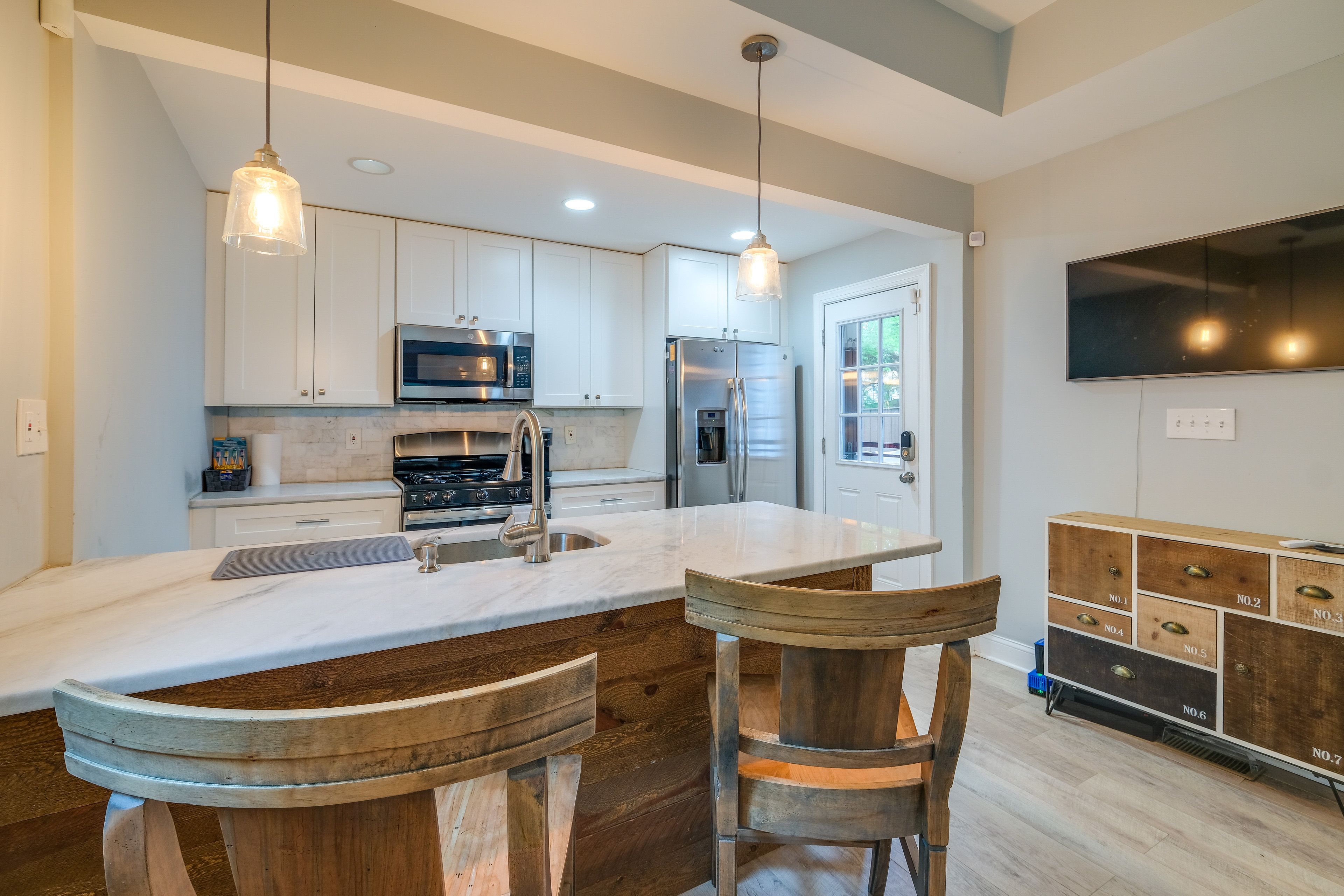 Washington Vacation Rental | 1BR | 1BA | Stairs Required | 1,571 Sq Ft