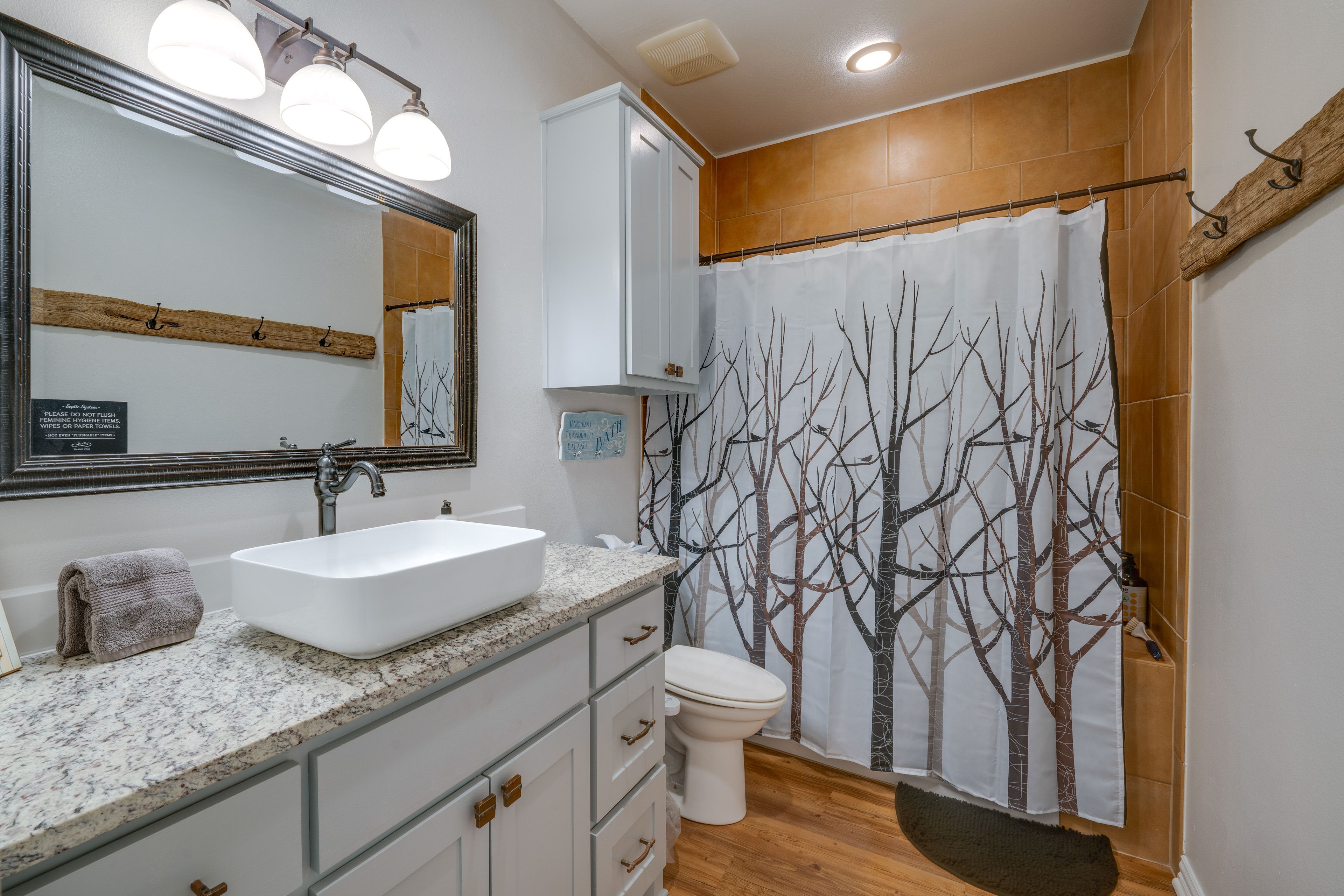 Full Bathroom | Towels Provided | Complimentary Toiletries