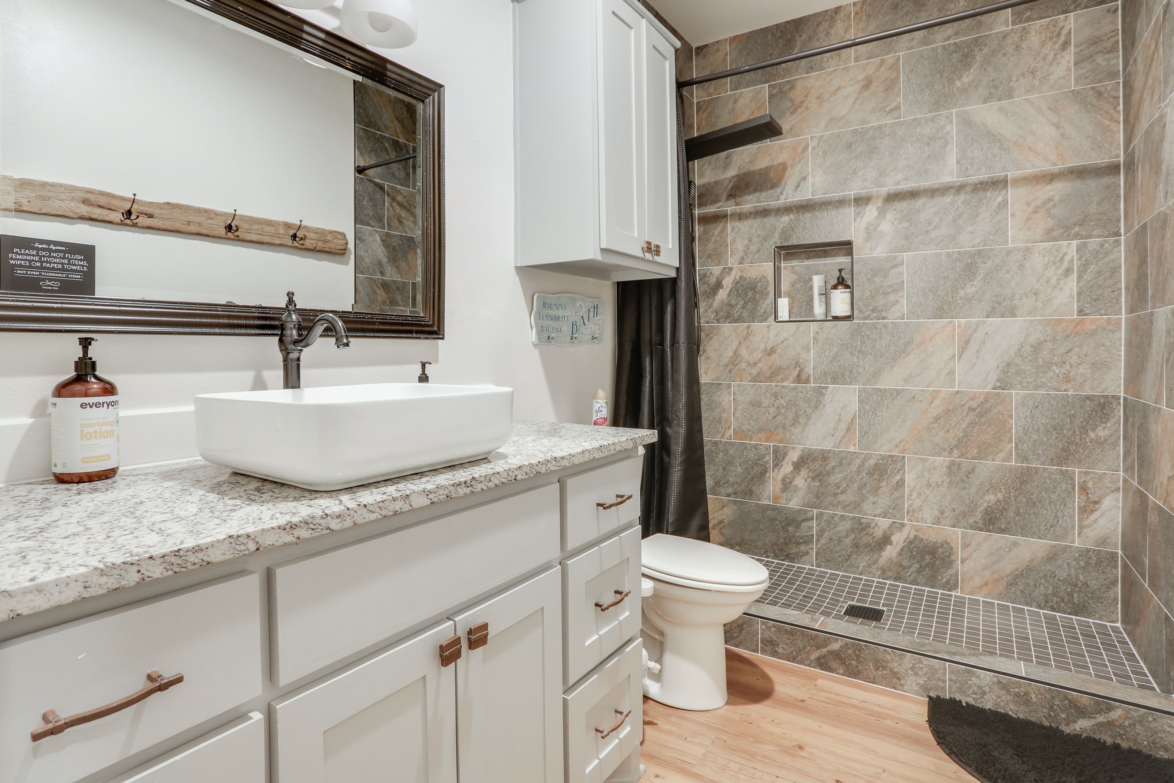 Full Bathroom | Towels Provided | Complimentary Toiletries