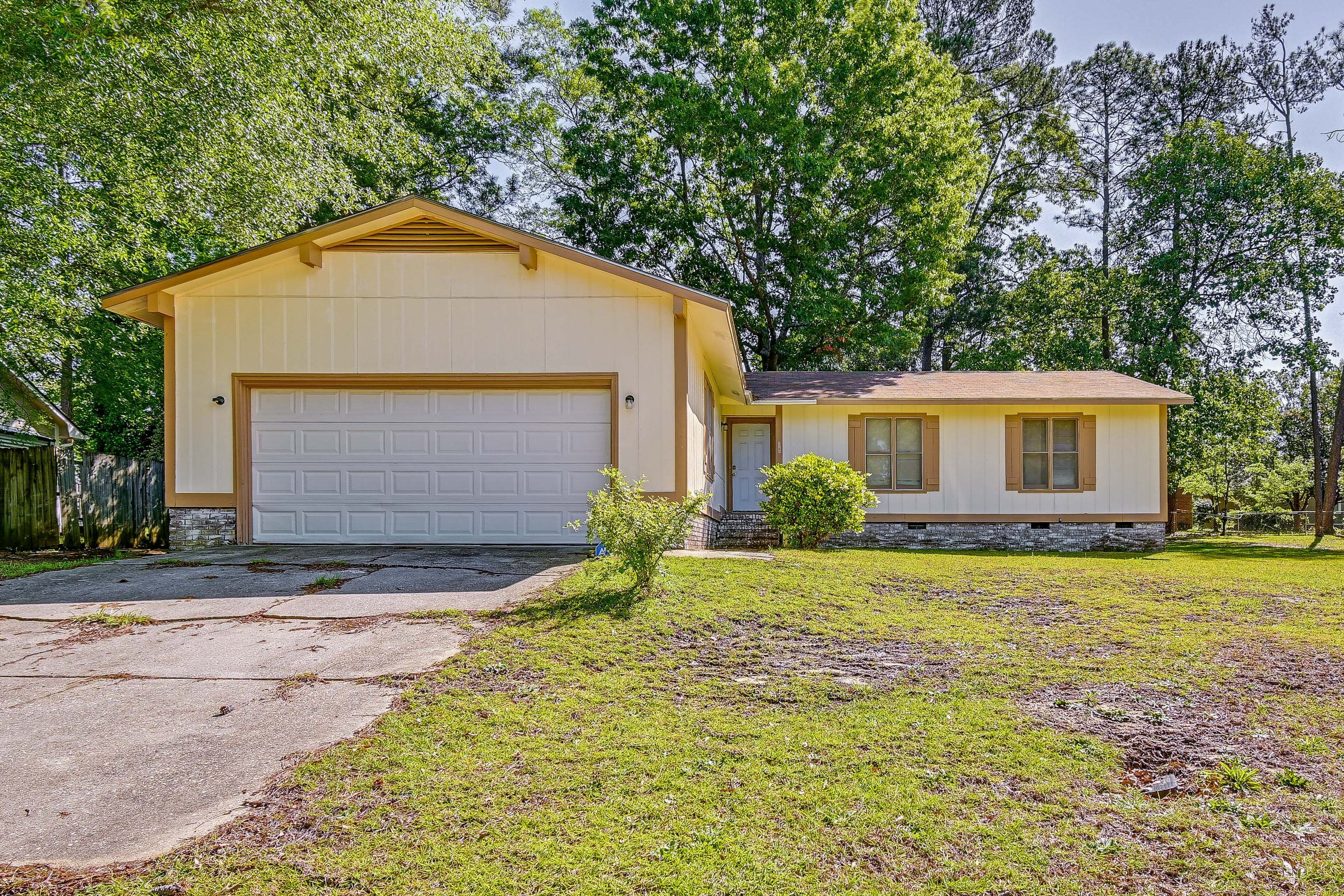 Parking | Garage (2 Vehicles) | Free Street Parking