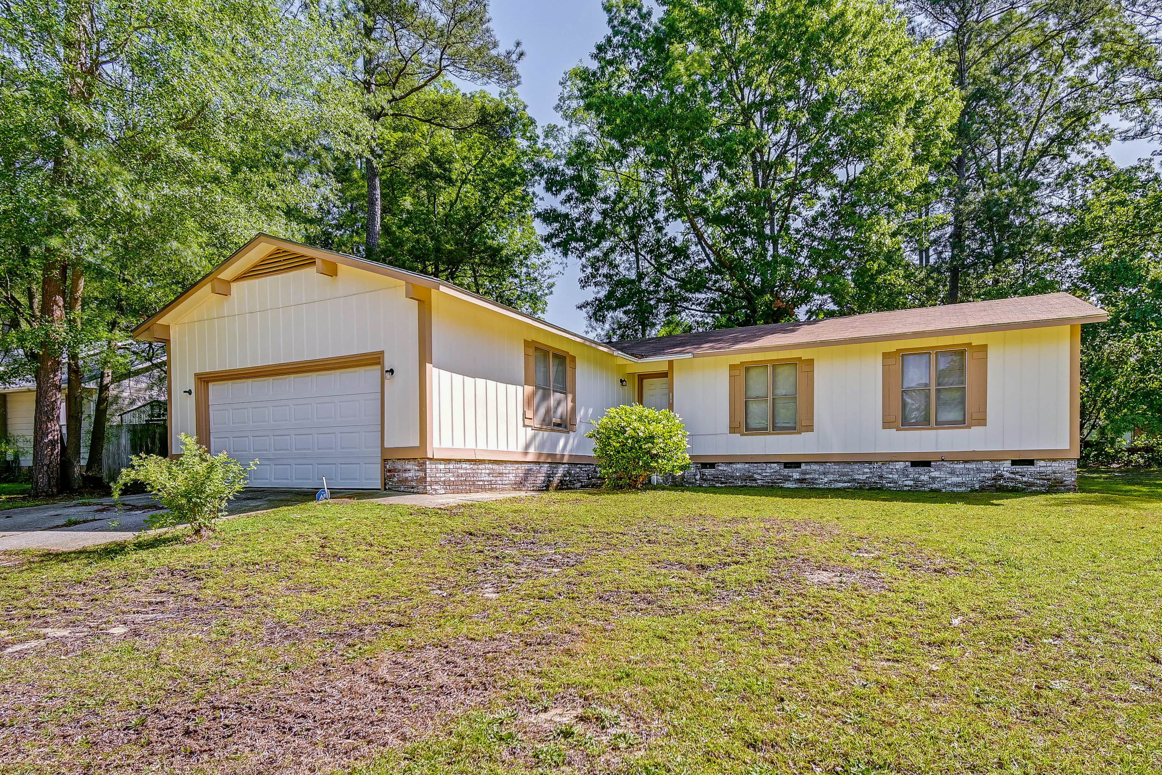 Fayetteville Vacation Rental | 3BR | 2BA | 1,700 Sq Ft | Steps Required to Enter