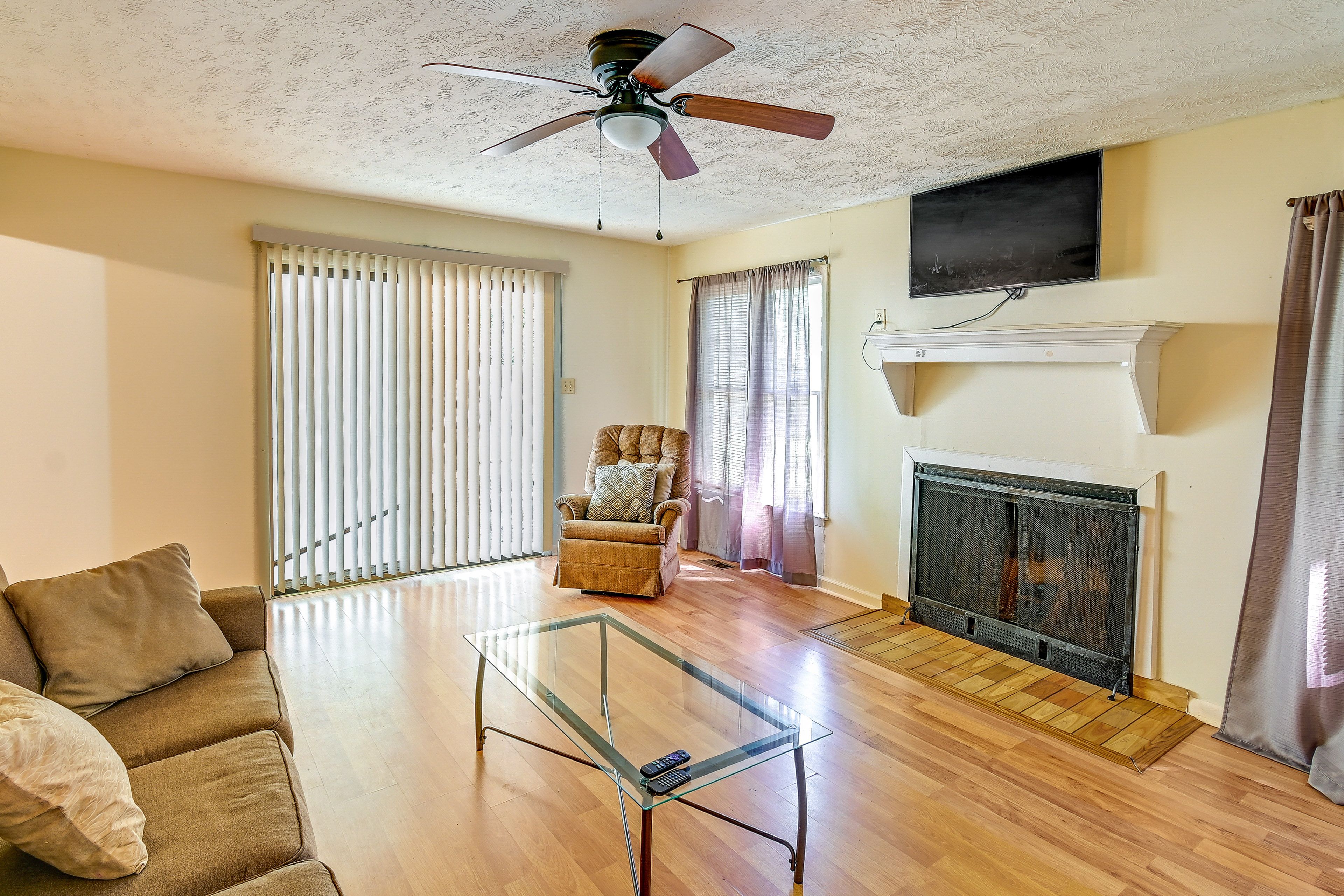 Living Area | Smart TV