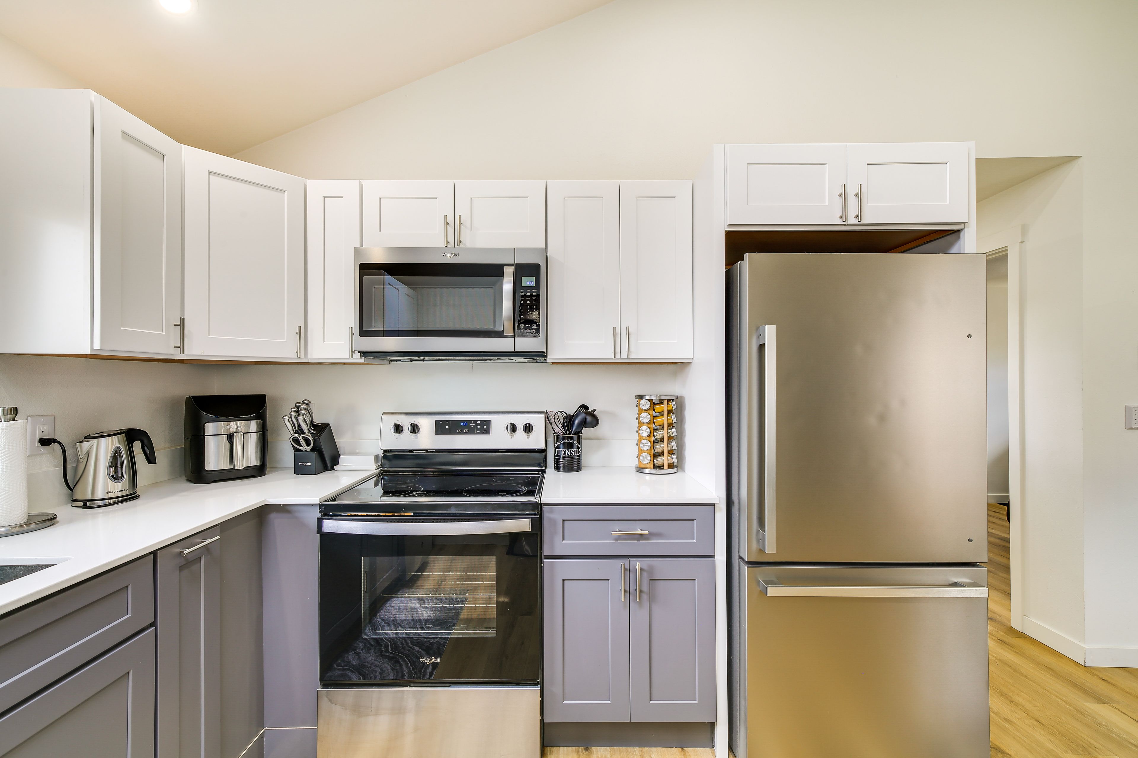 Kitchen | Keurig Coffee Maker | Complimentary Spices