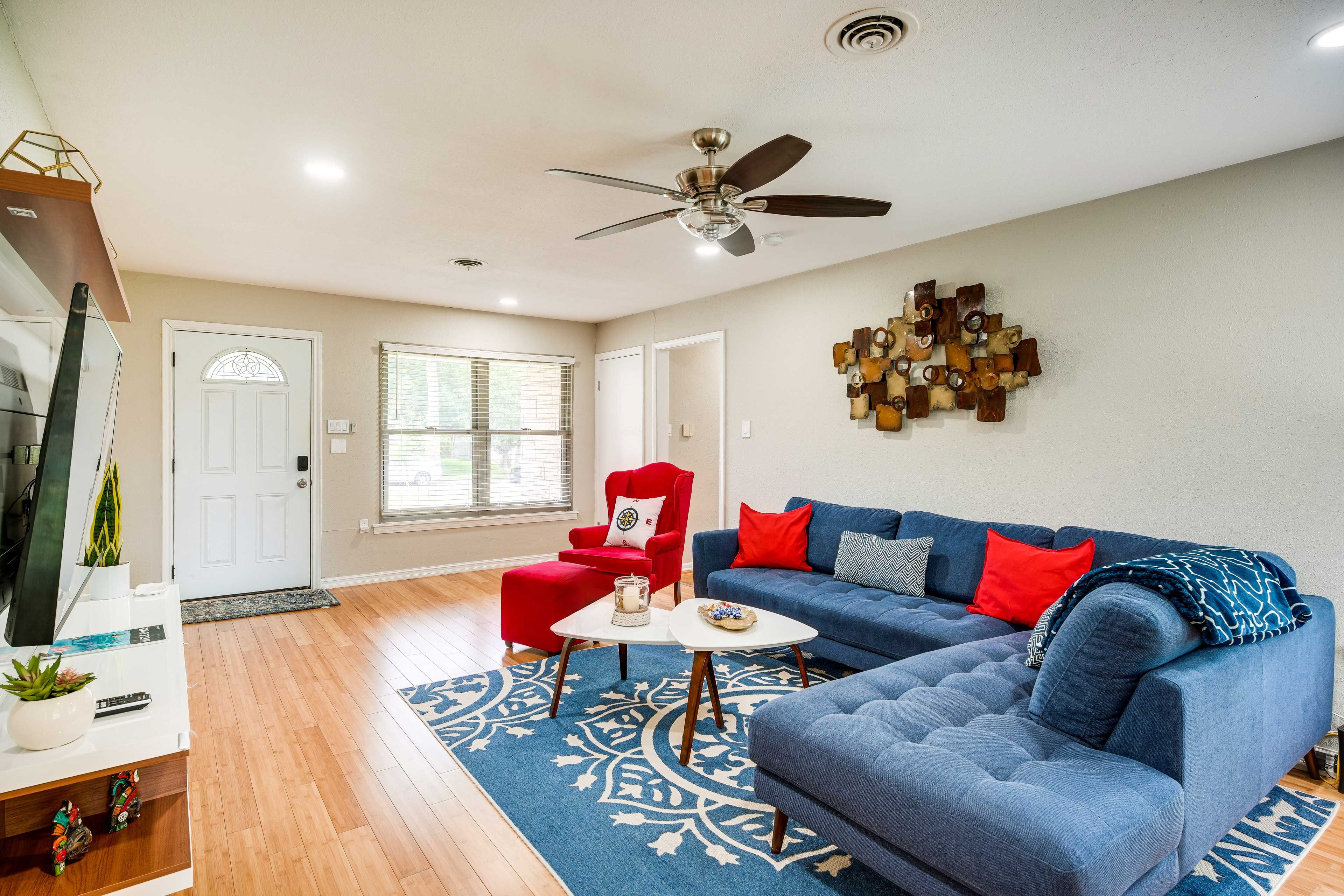 Living Room | Free WiFi | Smart TV w/ Amazon Fire Stick