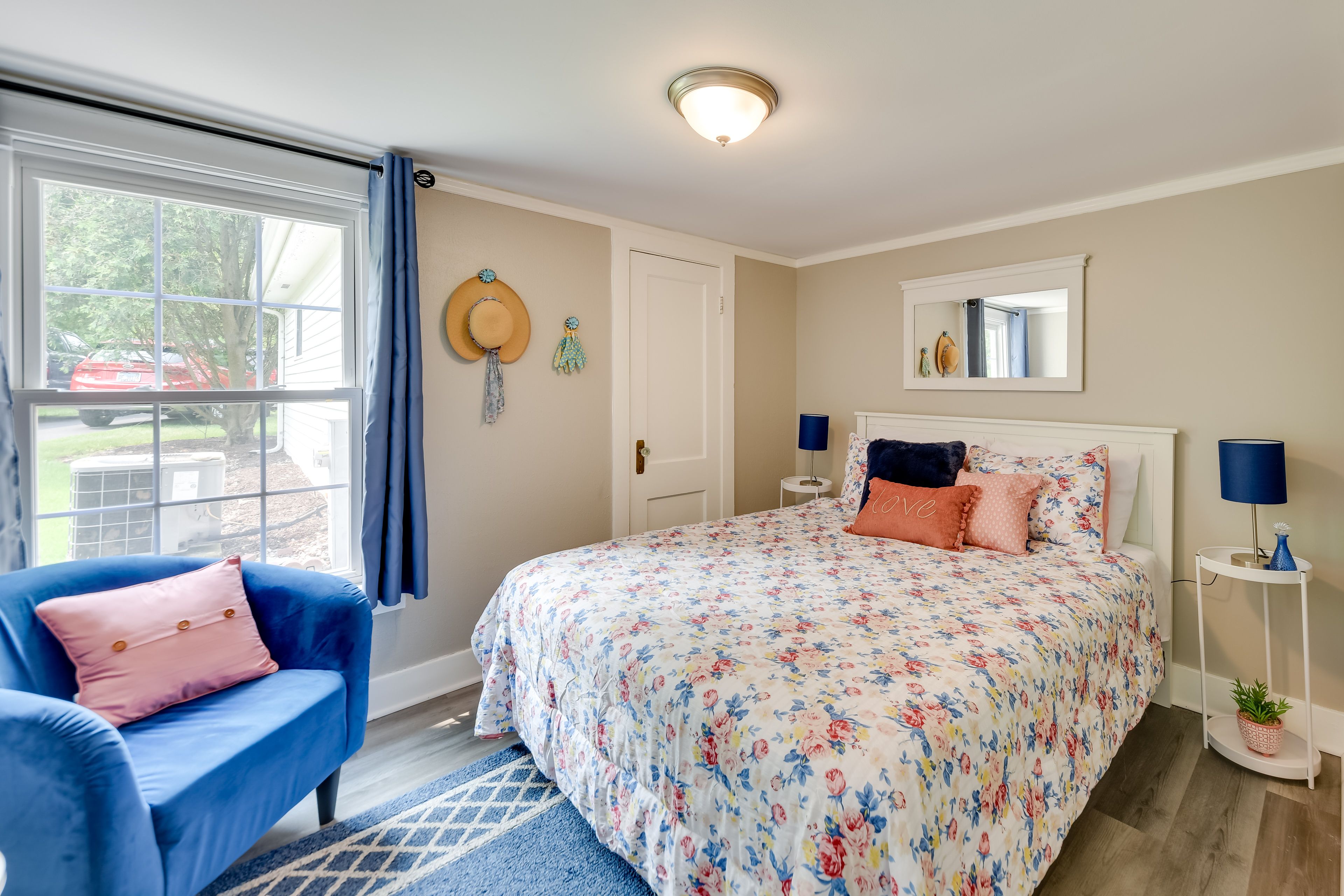 Bedroom 7 (Guest House) | Queen Bed