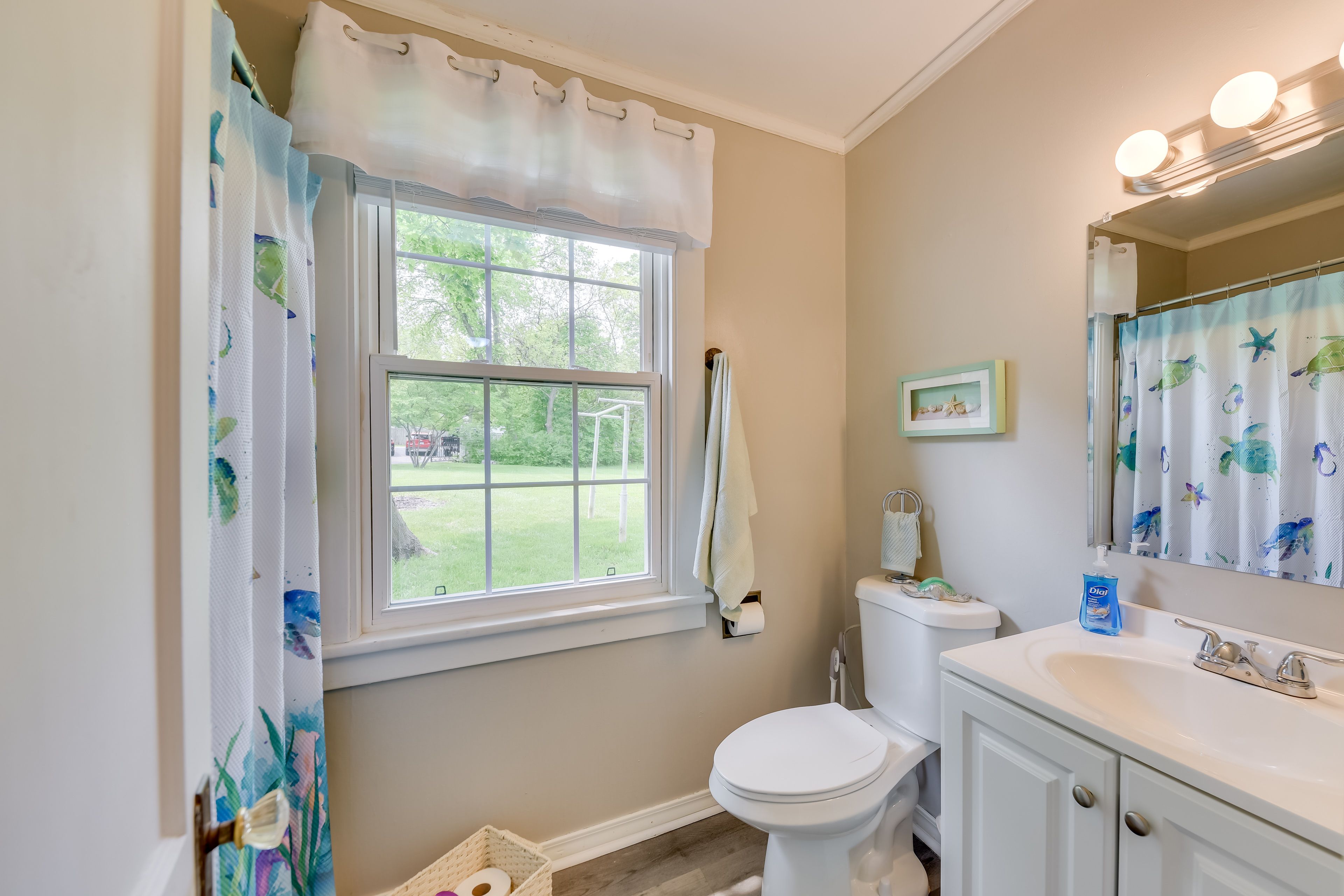 Guest House | Full Bathroom | Complimentary Toiletries