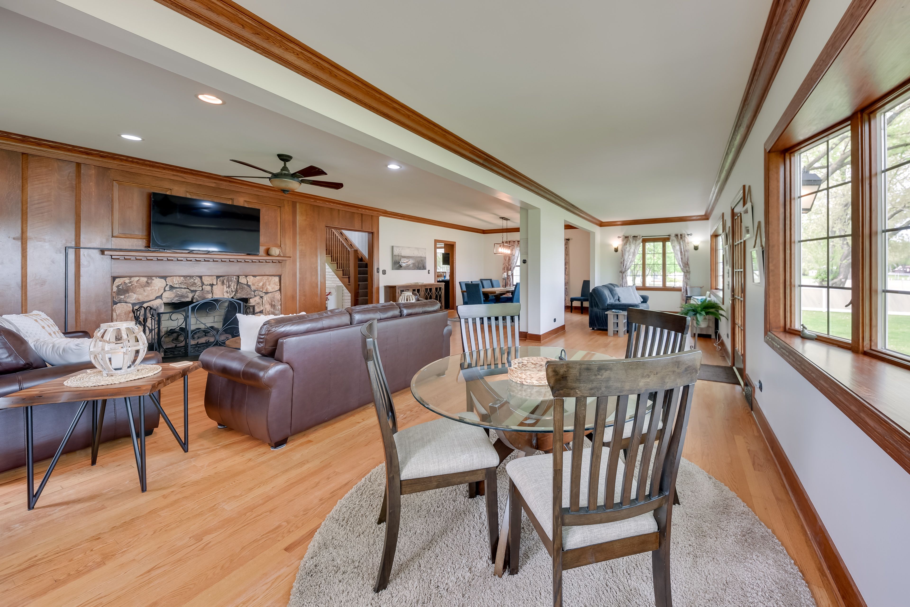 Dining Area | Dishware & Flatware Provided