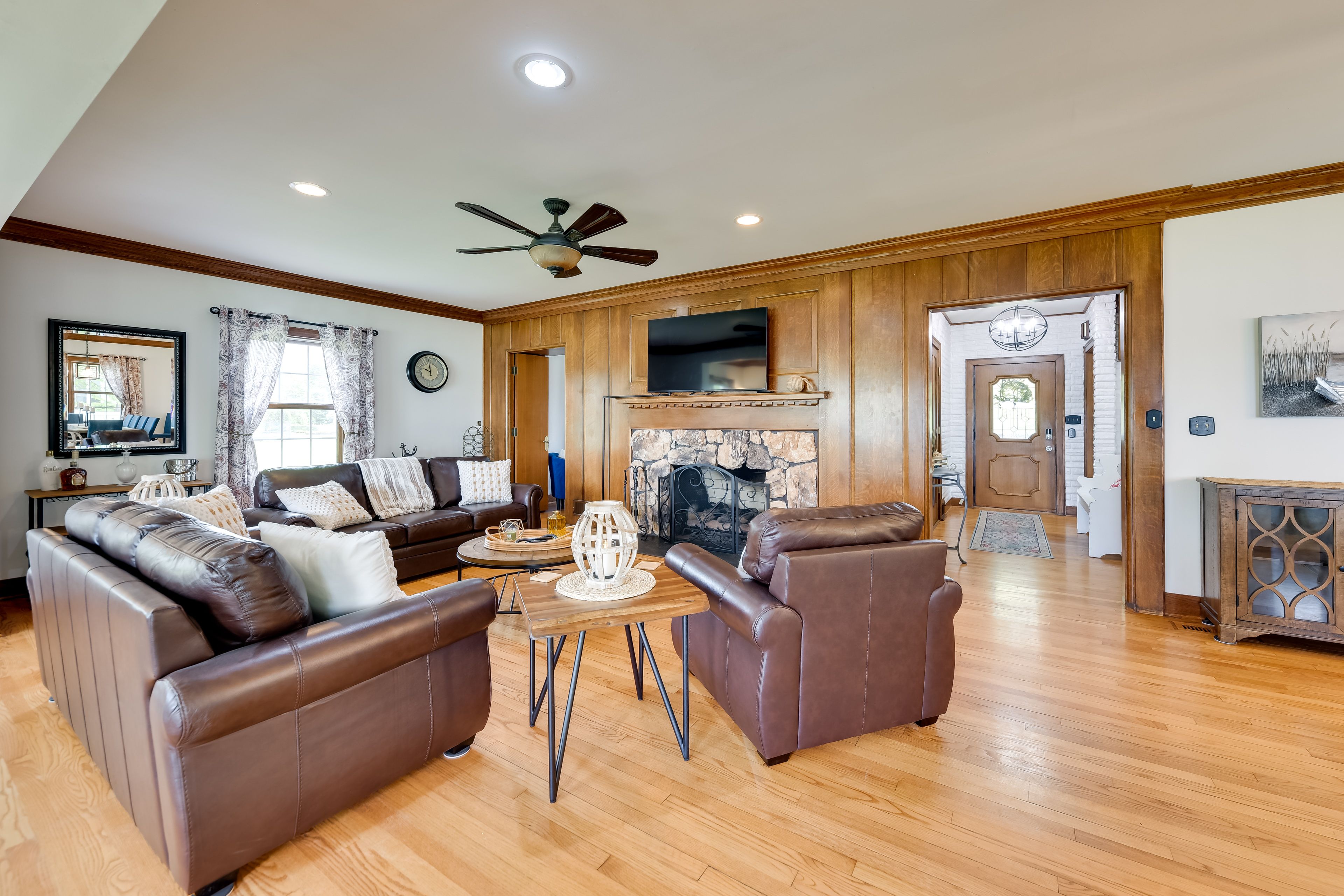Living Room | Free WiFi | Central Heat & A/C