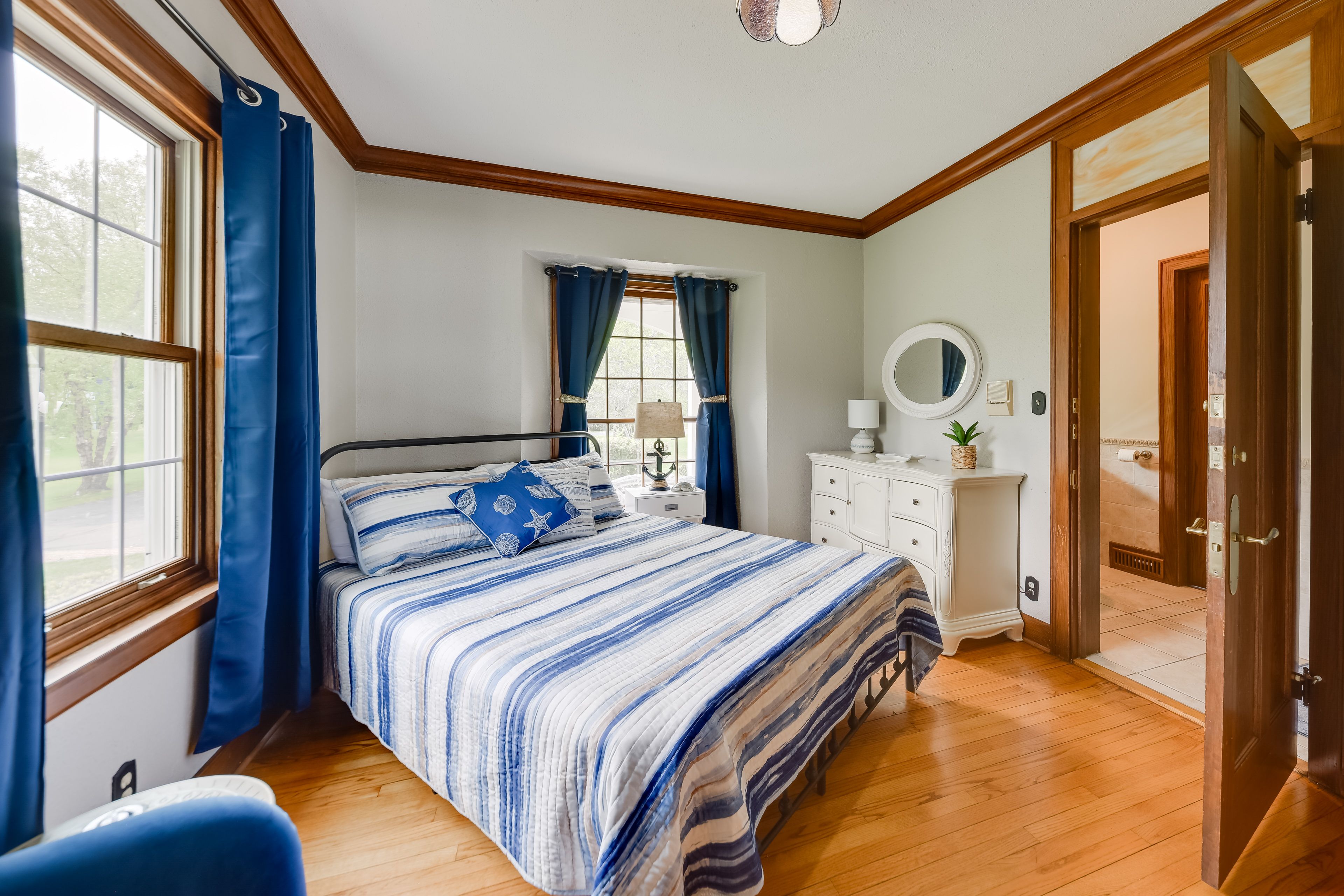 Bedroom 3 | Queen Bed