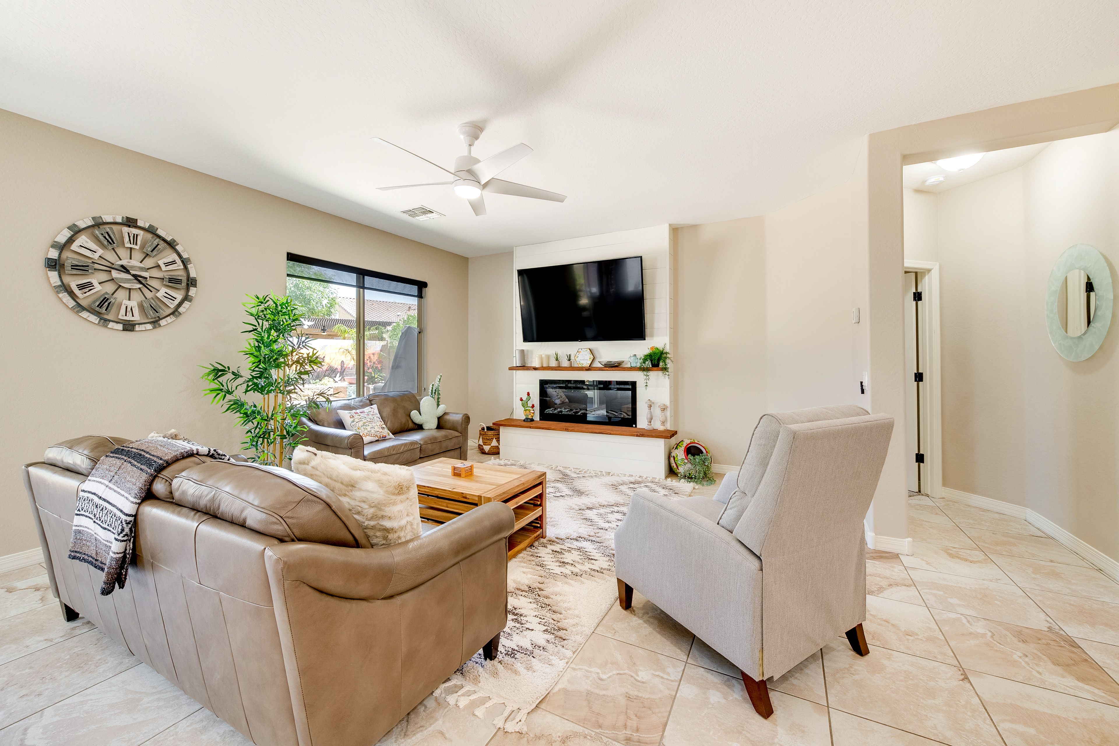 Living Room | Free WiFi | Central A/C