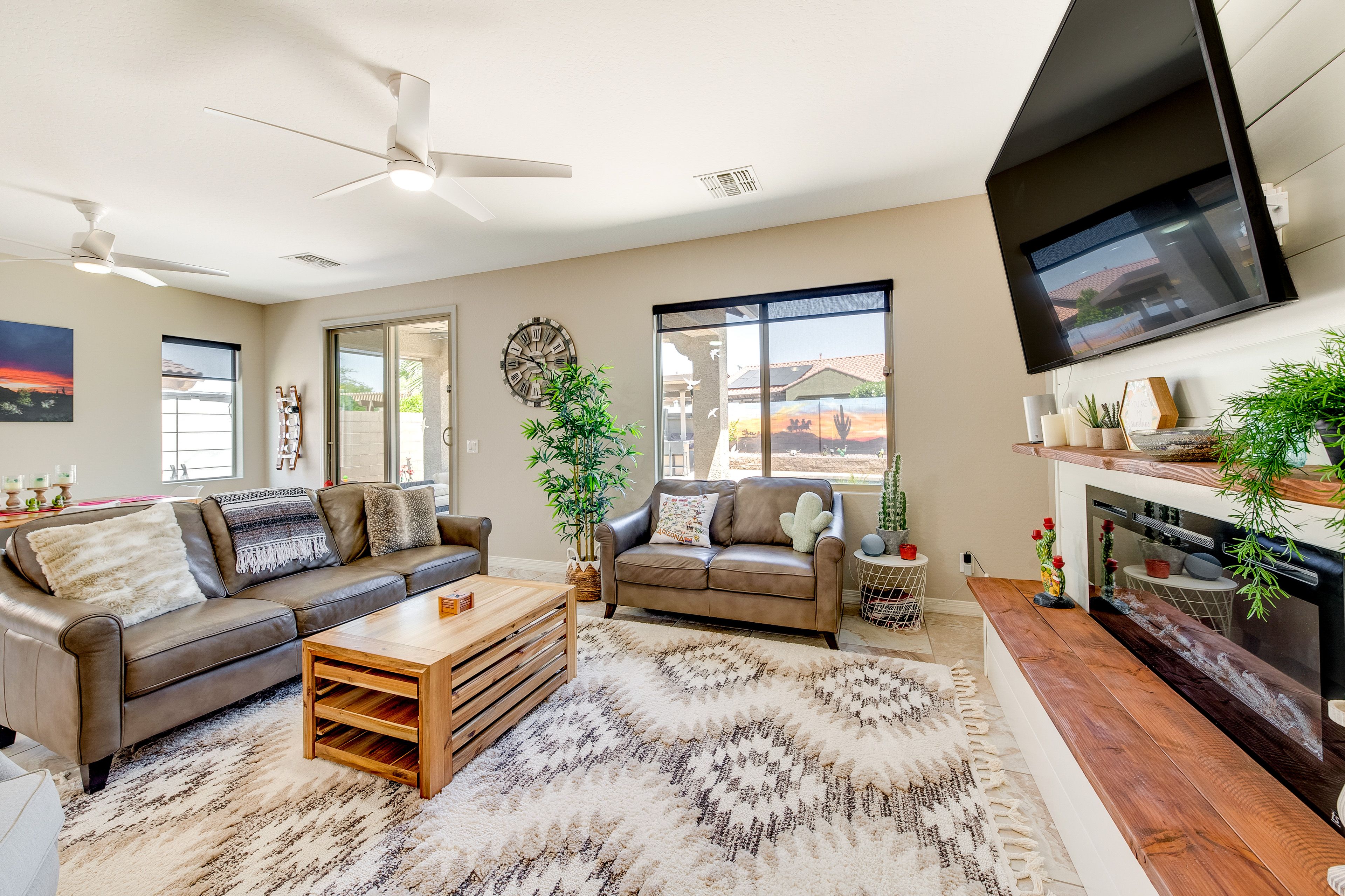 Living Room | Flat-Screen TV | Fireplace