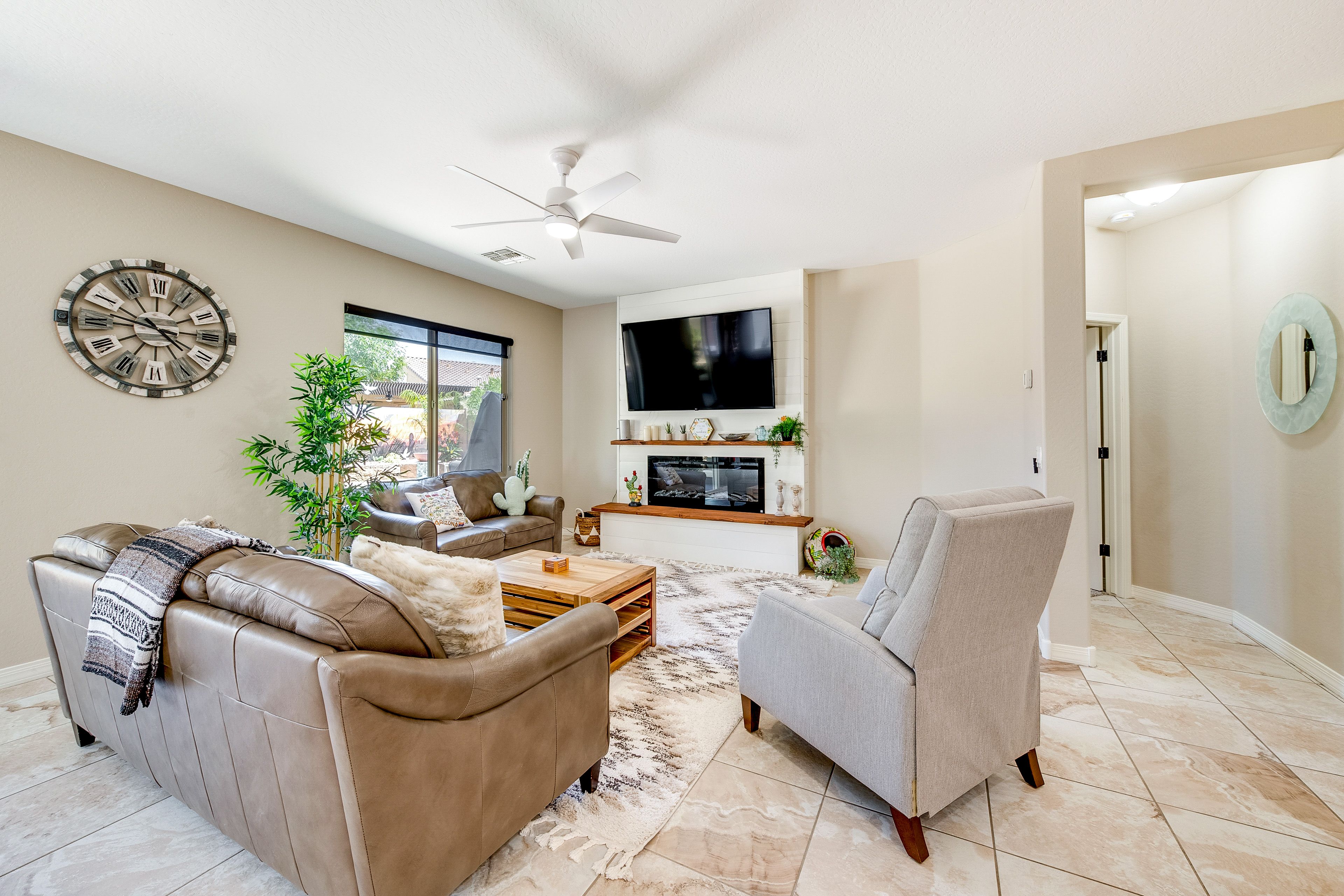 Living Room | Free WiFi | Central A/C
