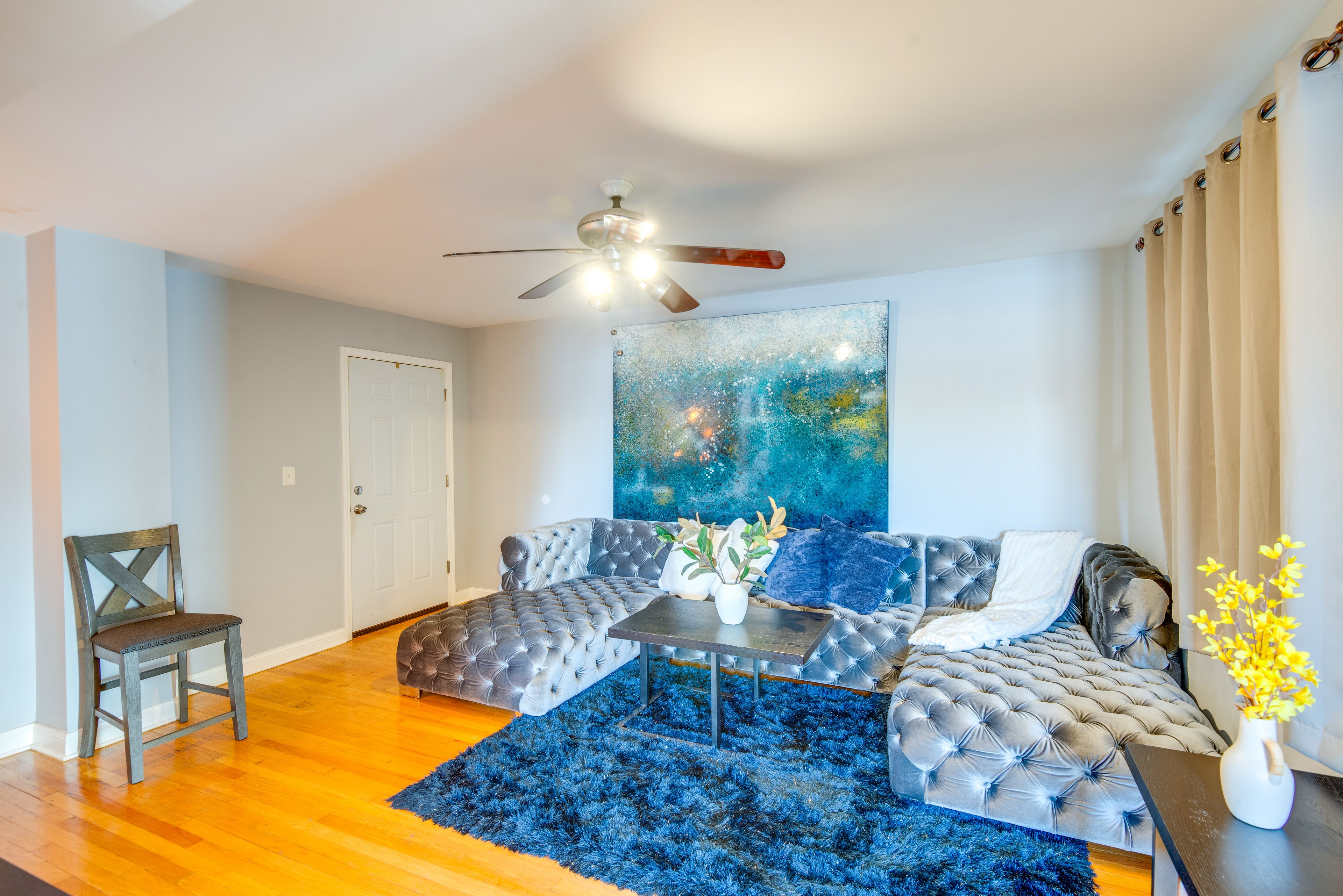 Living Room | Smart TV | Free WiFi | Central A/C & Heating