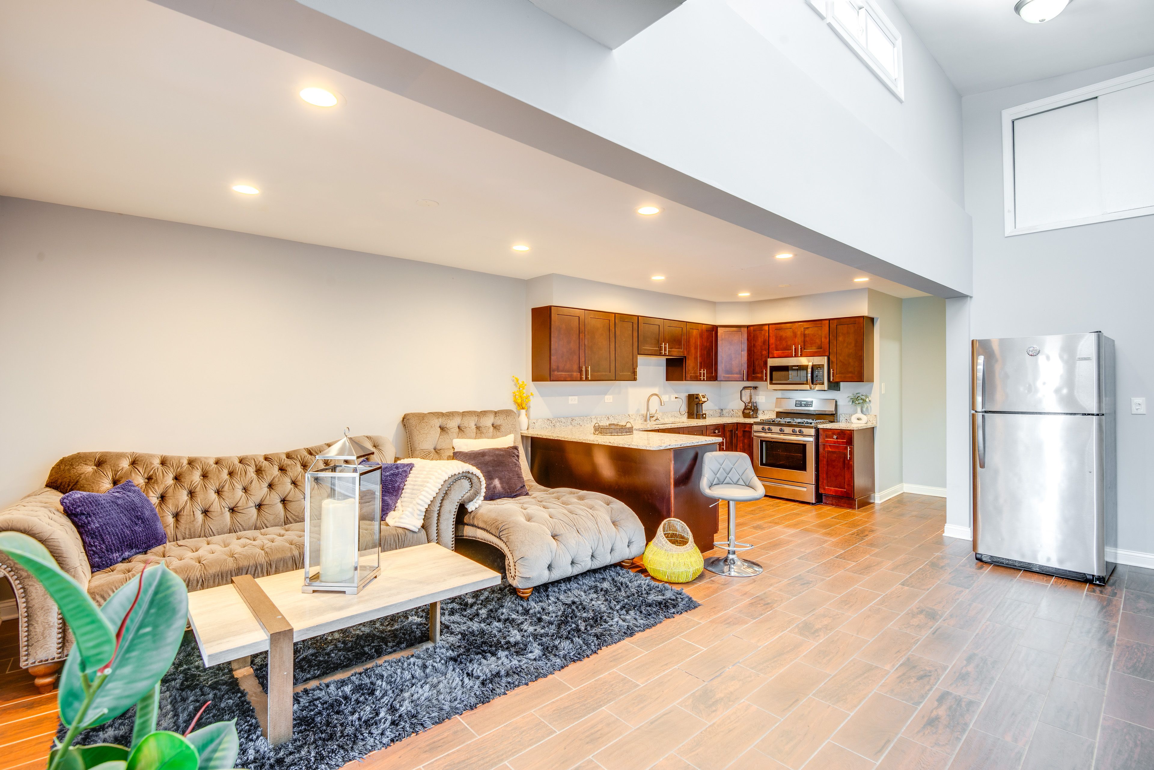 Chicago Vacation Rental | 2BR | 1BA | 1,400 Sq Ft | Stairs Required