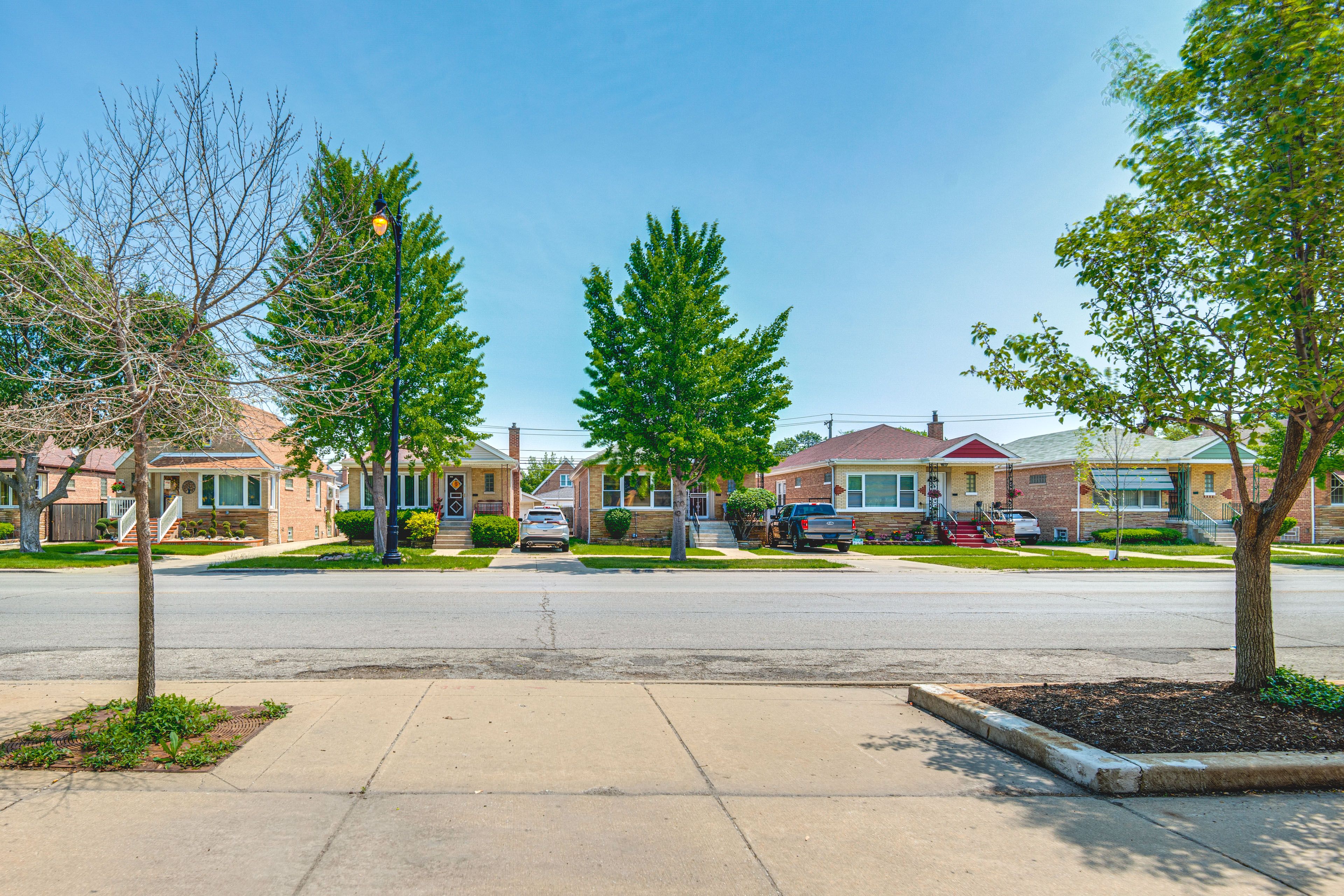 Exterior | Parking | Free Street Parking (First-Come, First-Served)