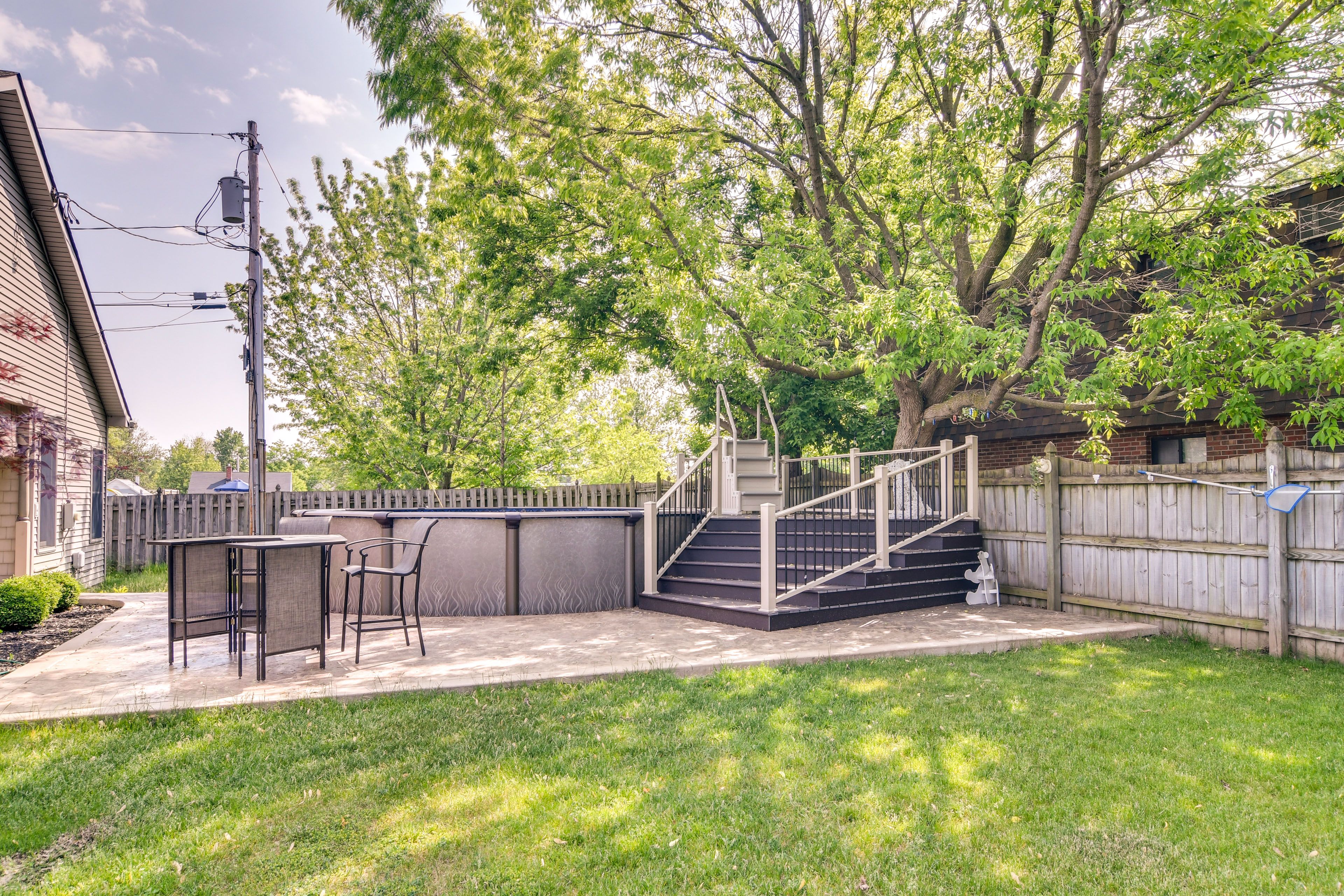 Erie Heights Apartments Community Amenities | Outdoor Pool
