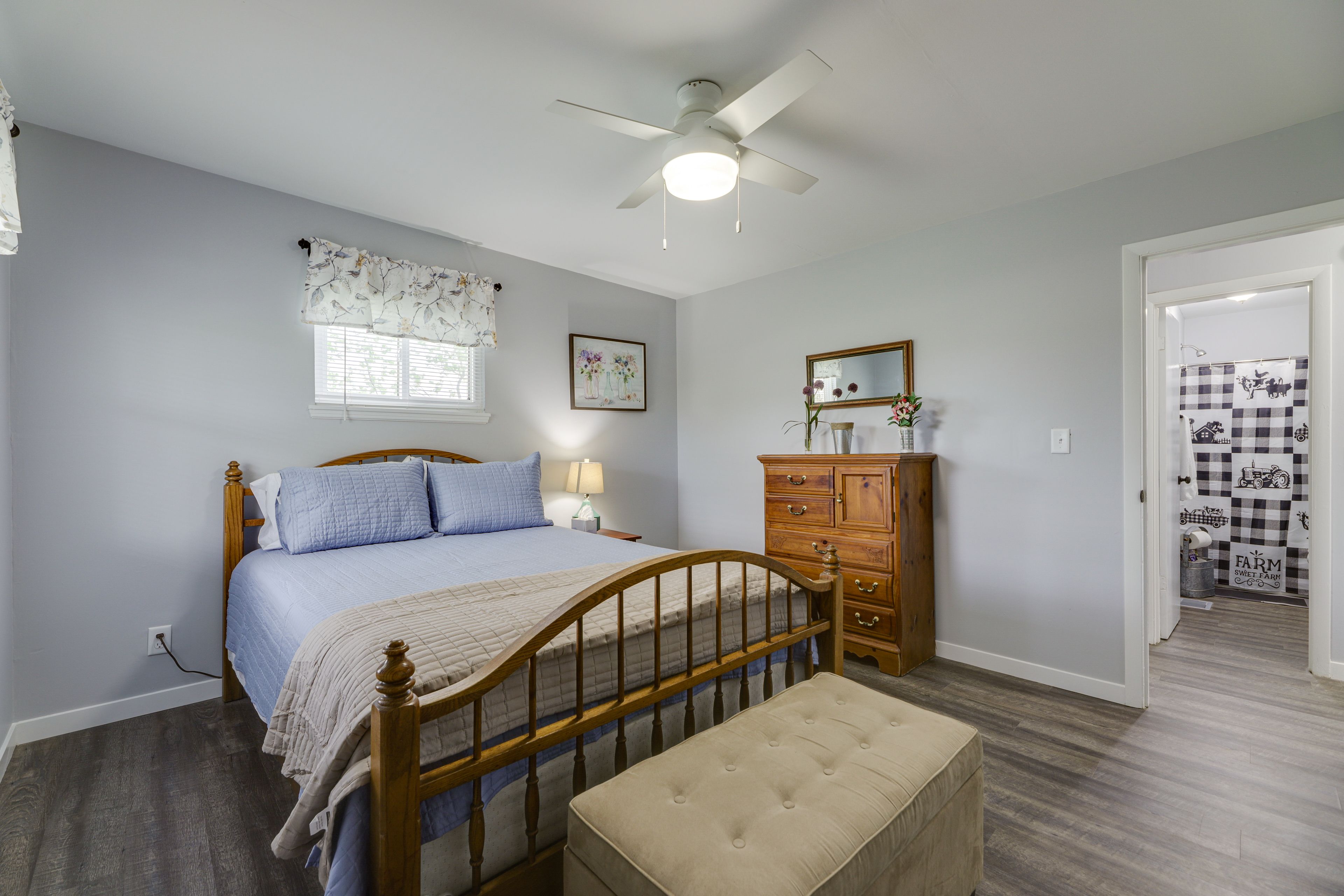 Bedroom 1 | Queen Bed  | Linens Provided