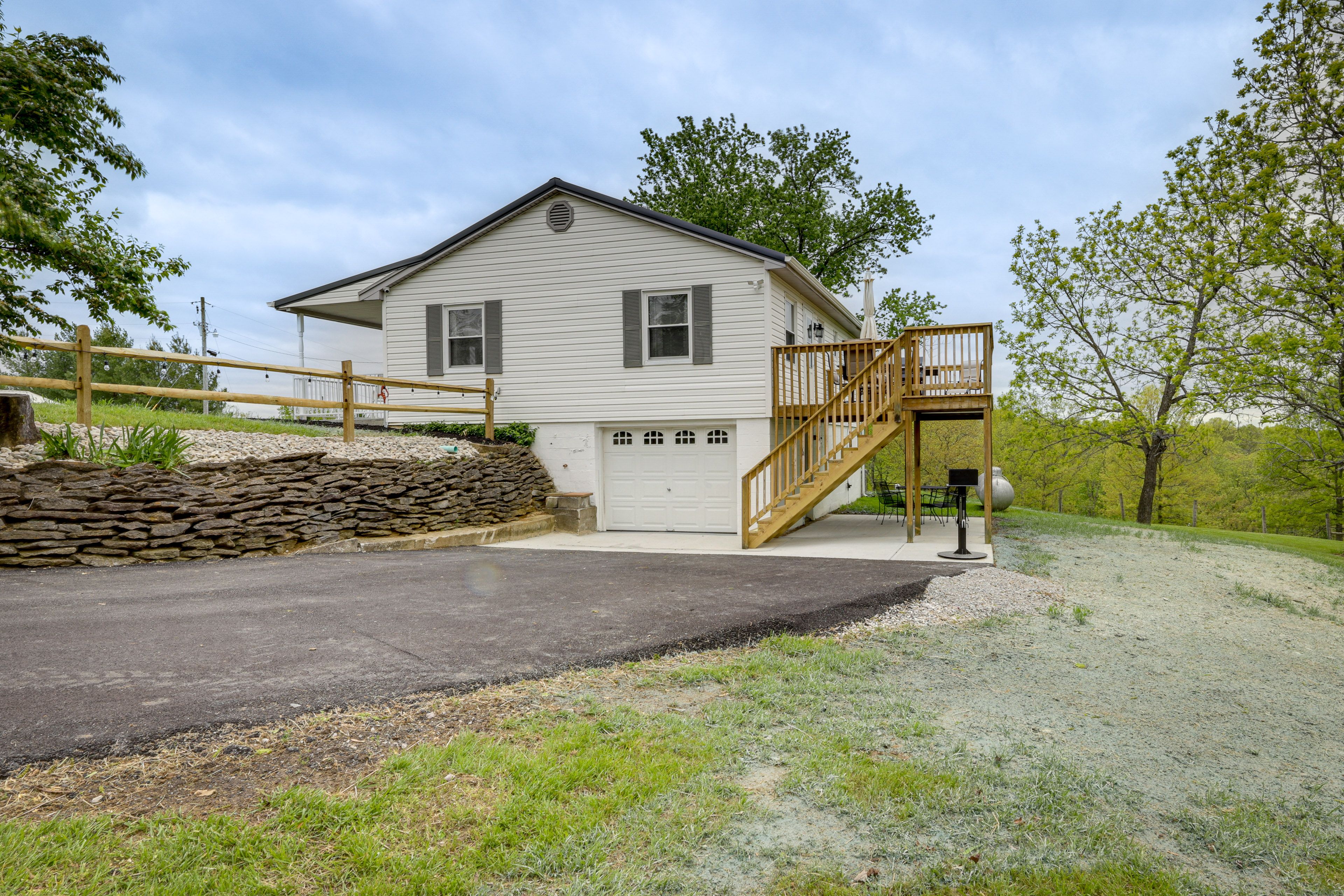 Parking | Driveway (3 Vehicles) | RV/Trailer