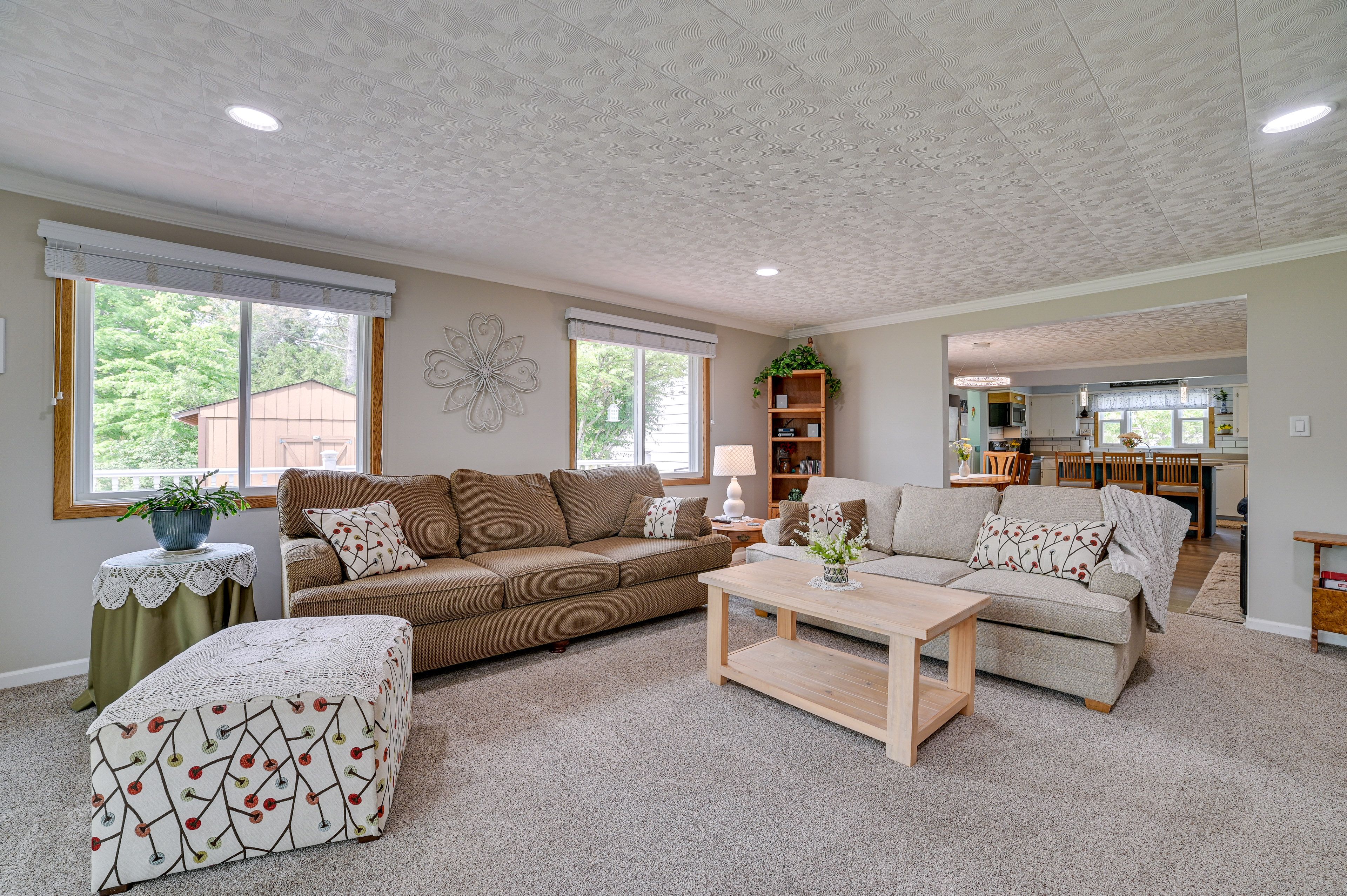 Living Room | Sleeper Sofa | Central A/C | Free WiFi | Fireplace